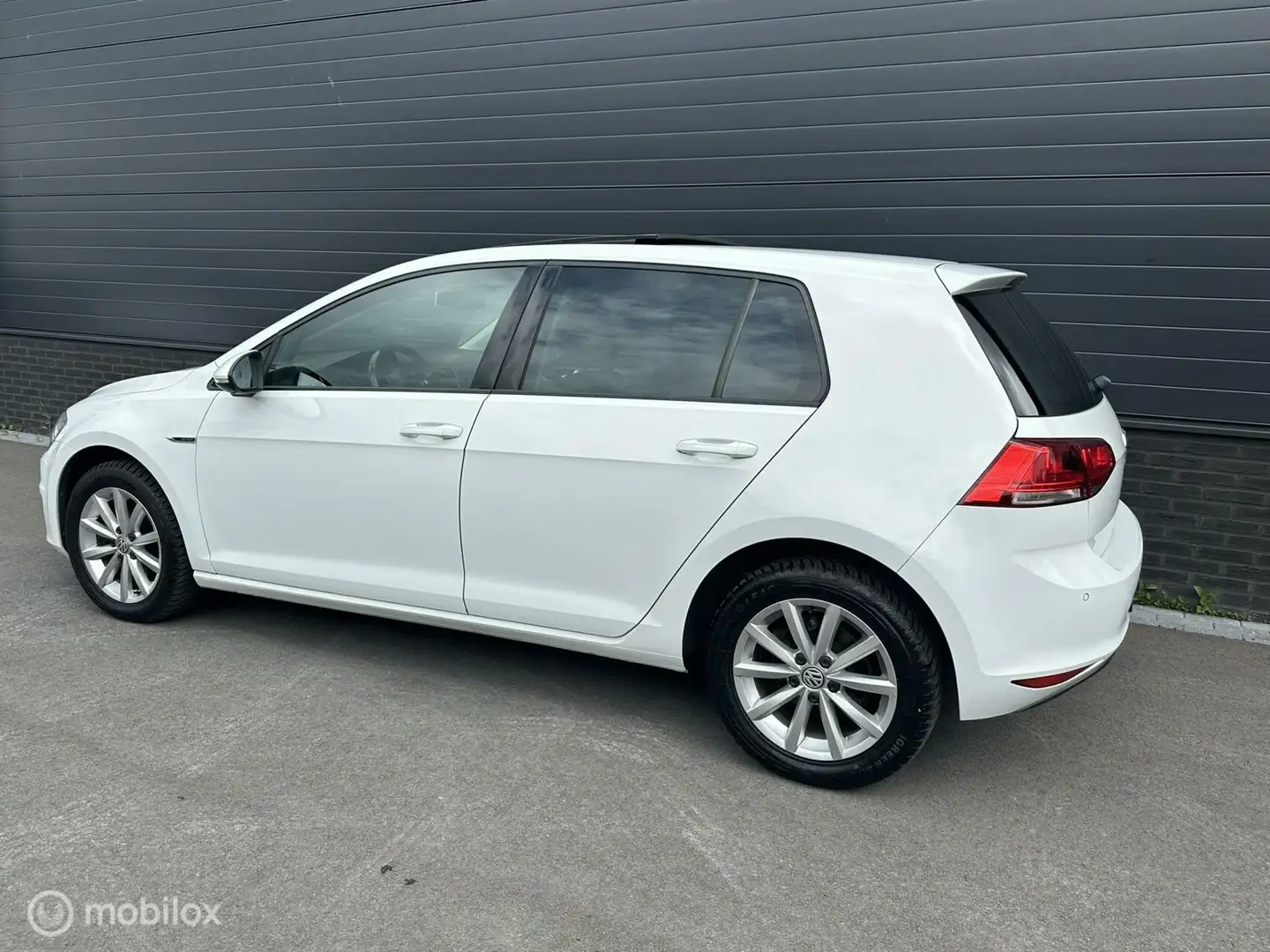 Volkswagen Golf 5DRS 1.2 TSI LOUNGE PANODAK*CLIMA*CRUISE*PDC Wit - 2