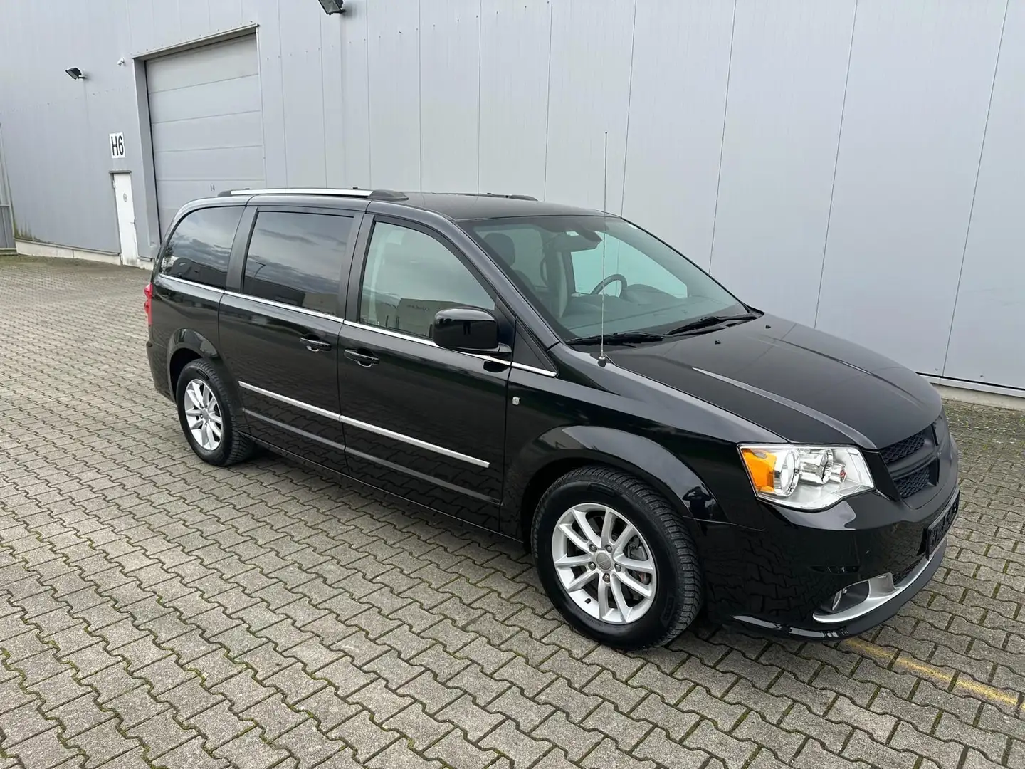 Dodge Grand Caravan 3,6 Leder 7 Sitzer LPG GAS Negro - 2