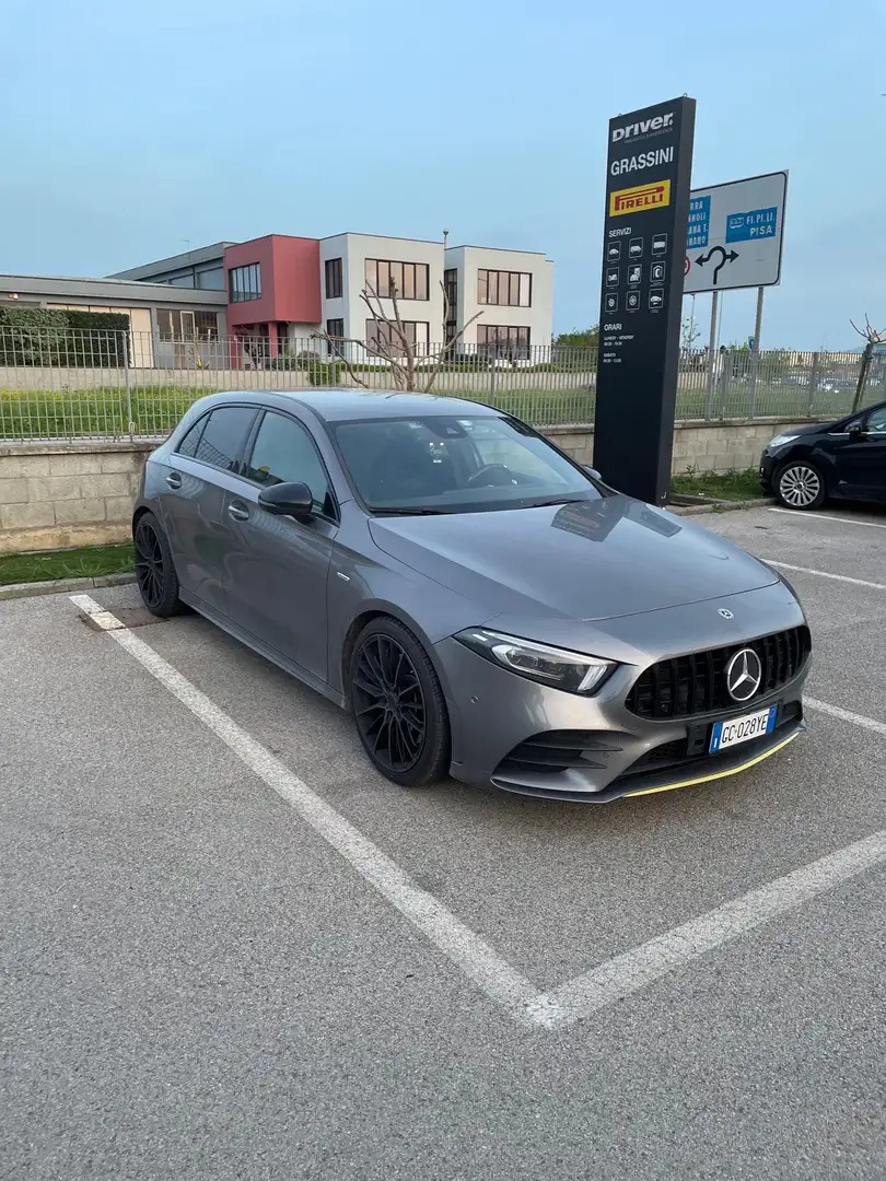 Mercedes-Benz A 250 4Matic 7G-DCT Edition 1 Gris - 2