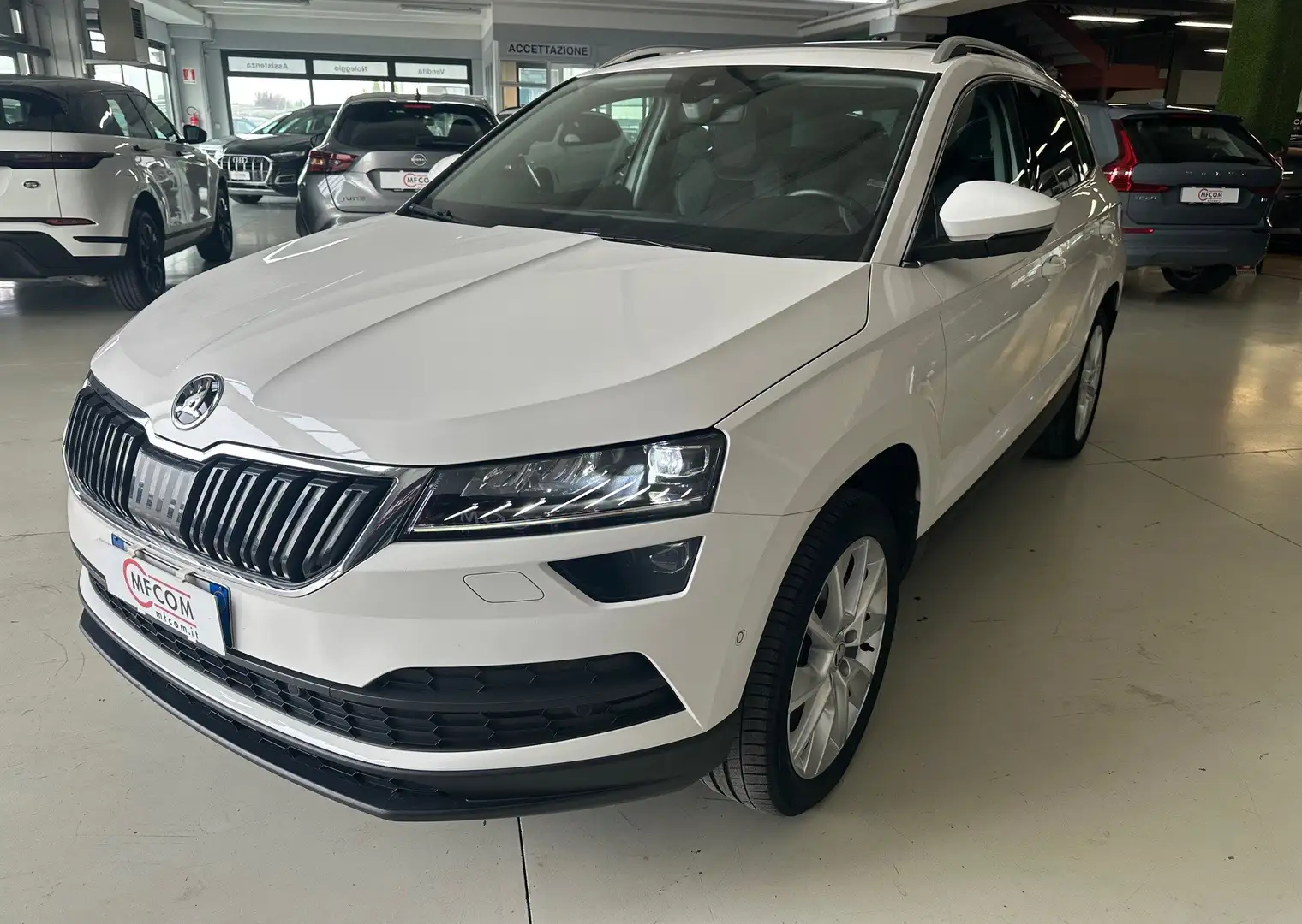 Skoda Karoq 1.6 tdi Style dsg TETTO-PELLE-LED Bianco - 1