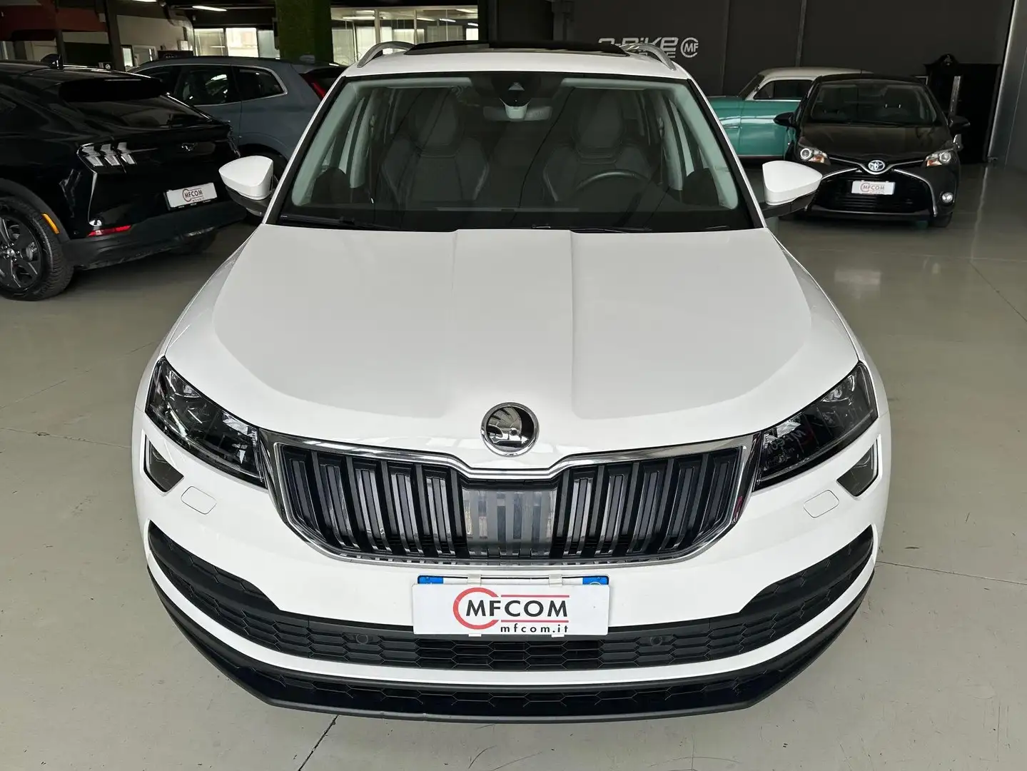 Skoda Karoq 1.6 tdi Style dsg TETTO-PELLE-LED Bianco - 2