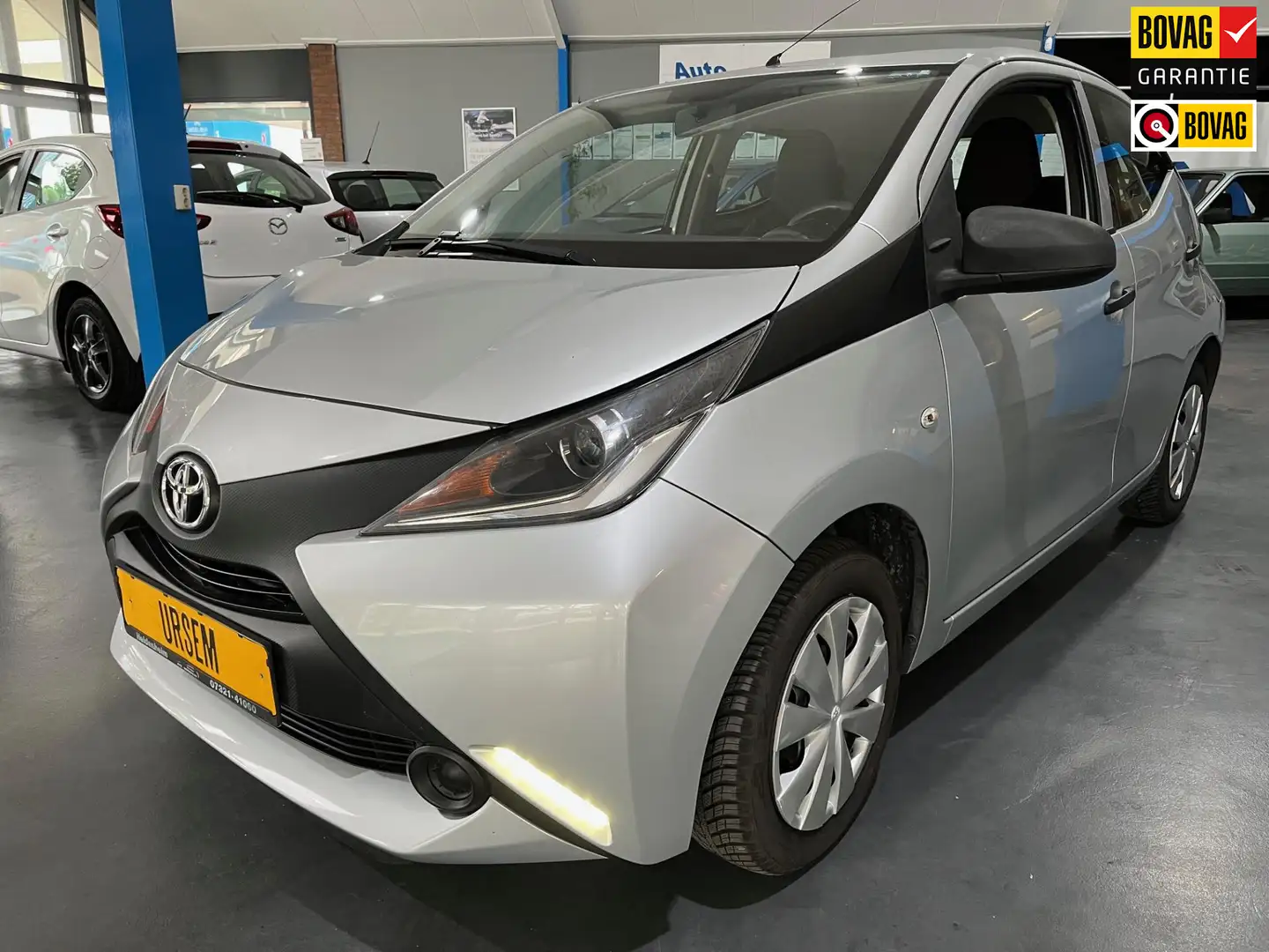 Toyota Aygo 1.0 VVT-i x-now Grijs - 1