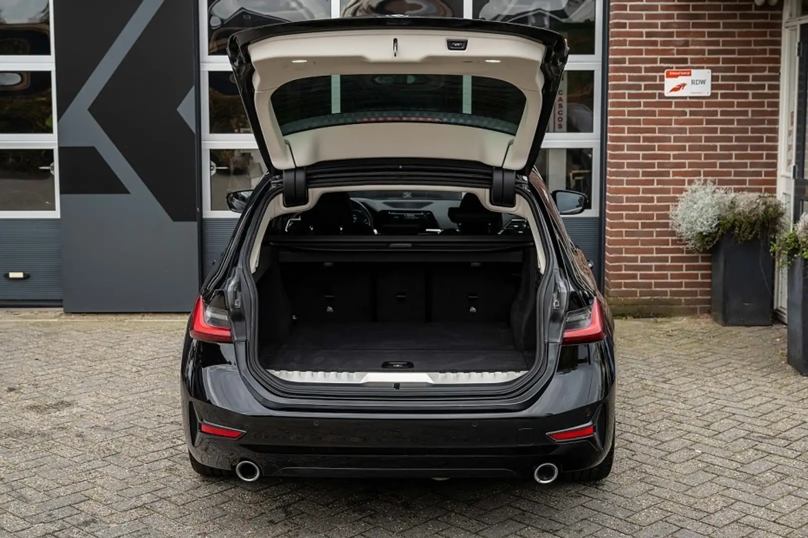 BMW 330 3-serie 330e xDrive | Sportline | Shadow | ACC | E Nero - 2