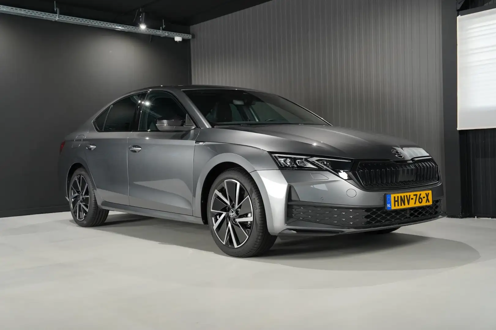 Skoda Octavia 1.5 TSI MHEV Sportline Business Grijs - 1