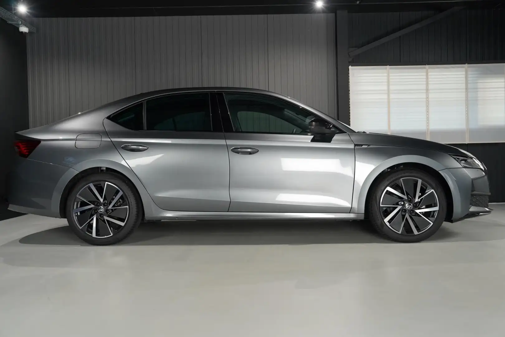Skoda Octavia 1.5 TSI MHEV Sportline Business Grijs - 2