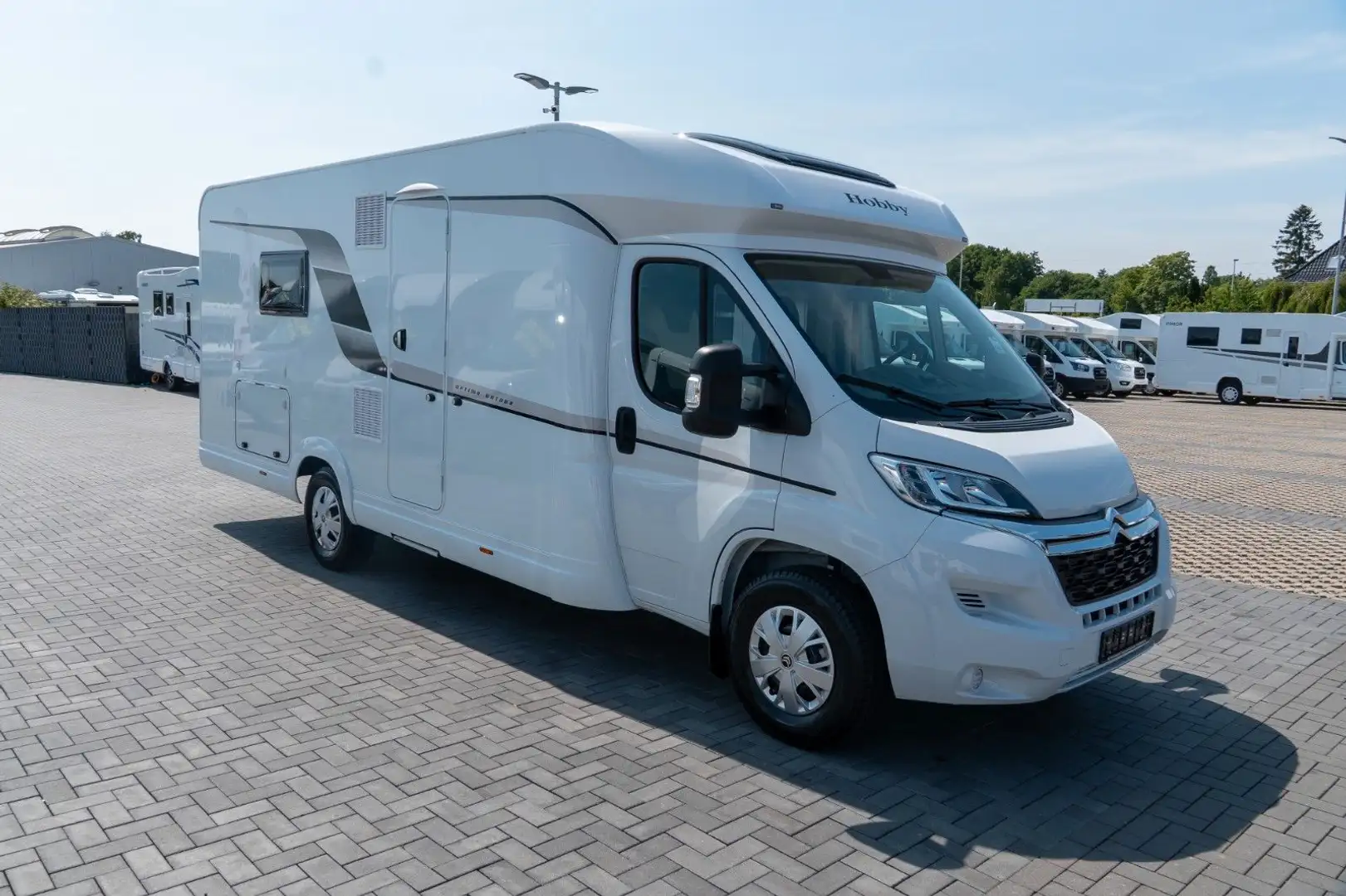 Hobby Optima OnTour T70E *Einzelbetten*Heckbad* - 1