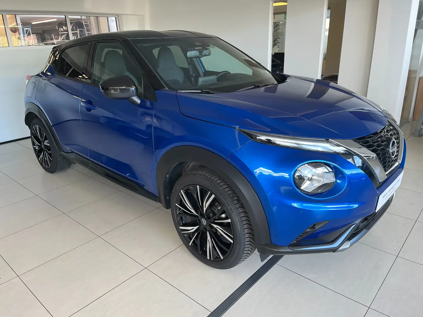 Nissan Juke 1.0 DIG-T 2WD N-Design DCT + tech pack Blauw - 2