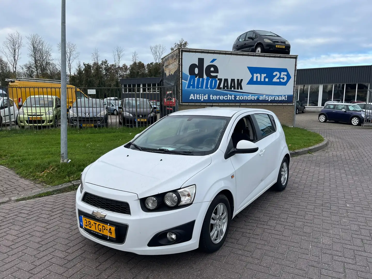 Chevrolet Aveo 1.2 LT Met Nieuwe Keuring Wit - 1