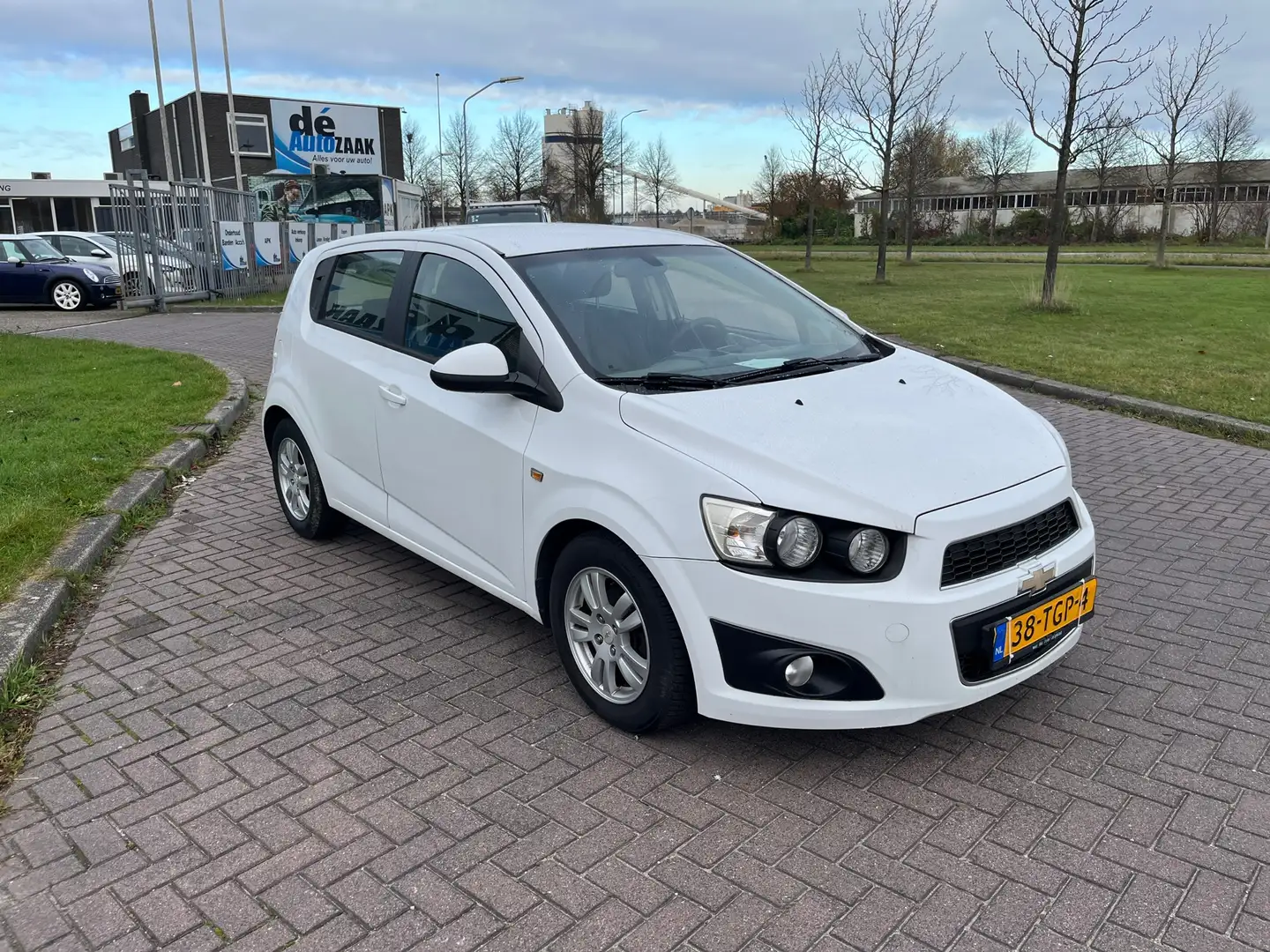 Chevrolet Aveo 1.2 LT Met Nieuwe Keuring Wit - 2