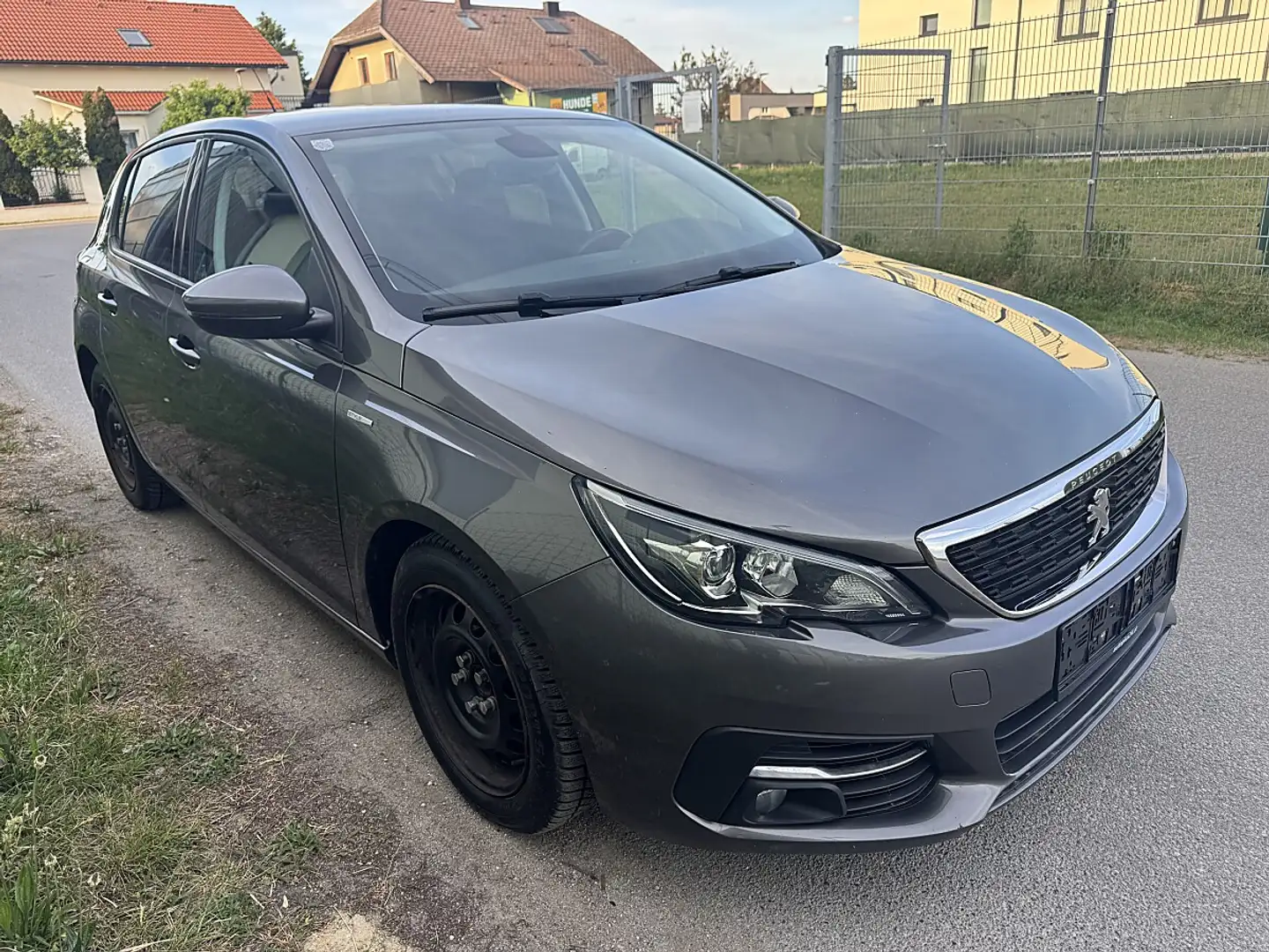 Peugeot 308 SW 1,5 BlueHDI 130 Allure S&S NUR 100 TKM Braun - 2