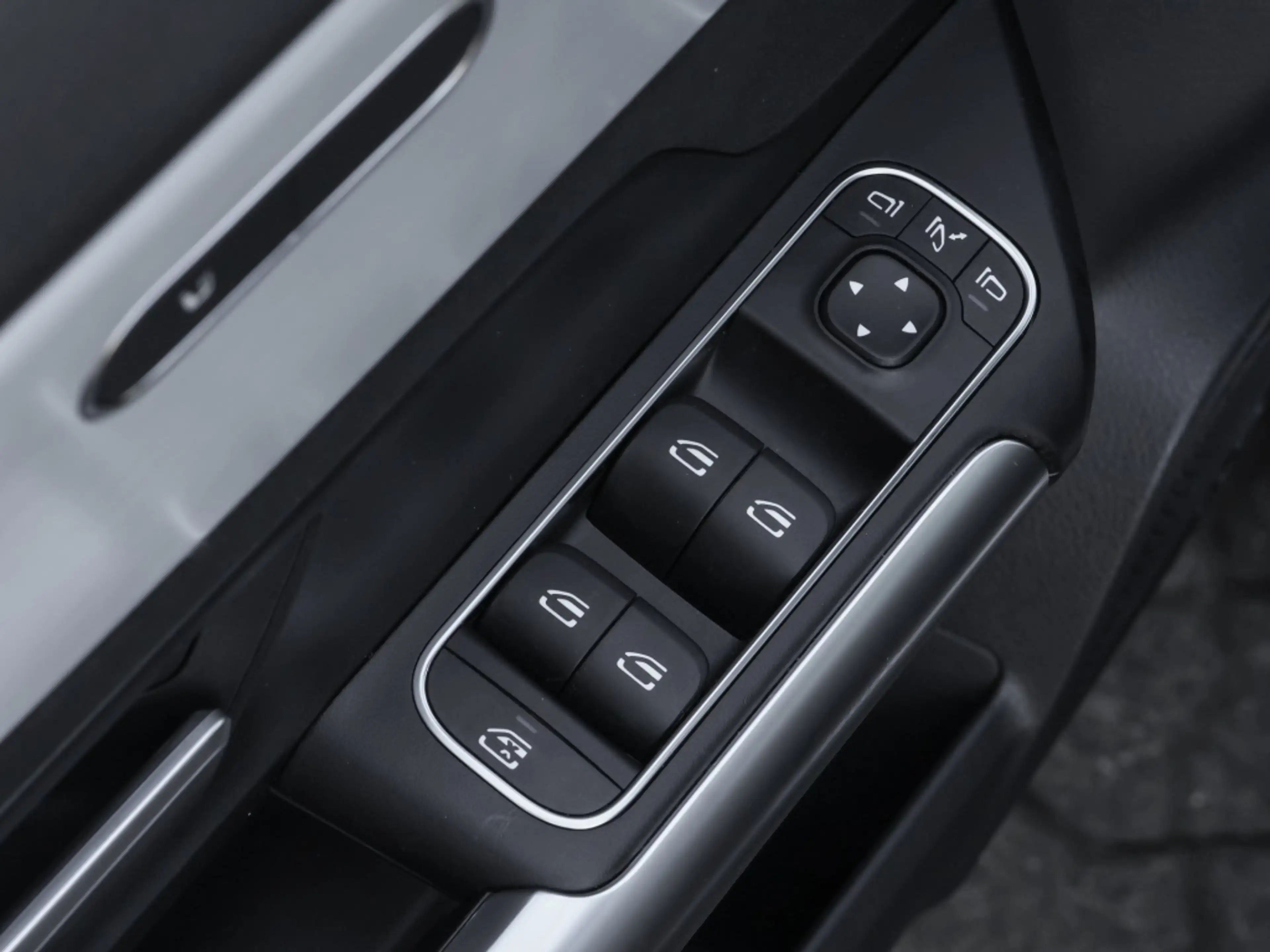 Mercedes-Benz GLA 220 d 4M AMG-Sport/Pano/AHK/MLB/Night/Distr — photo 15