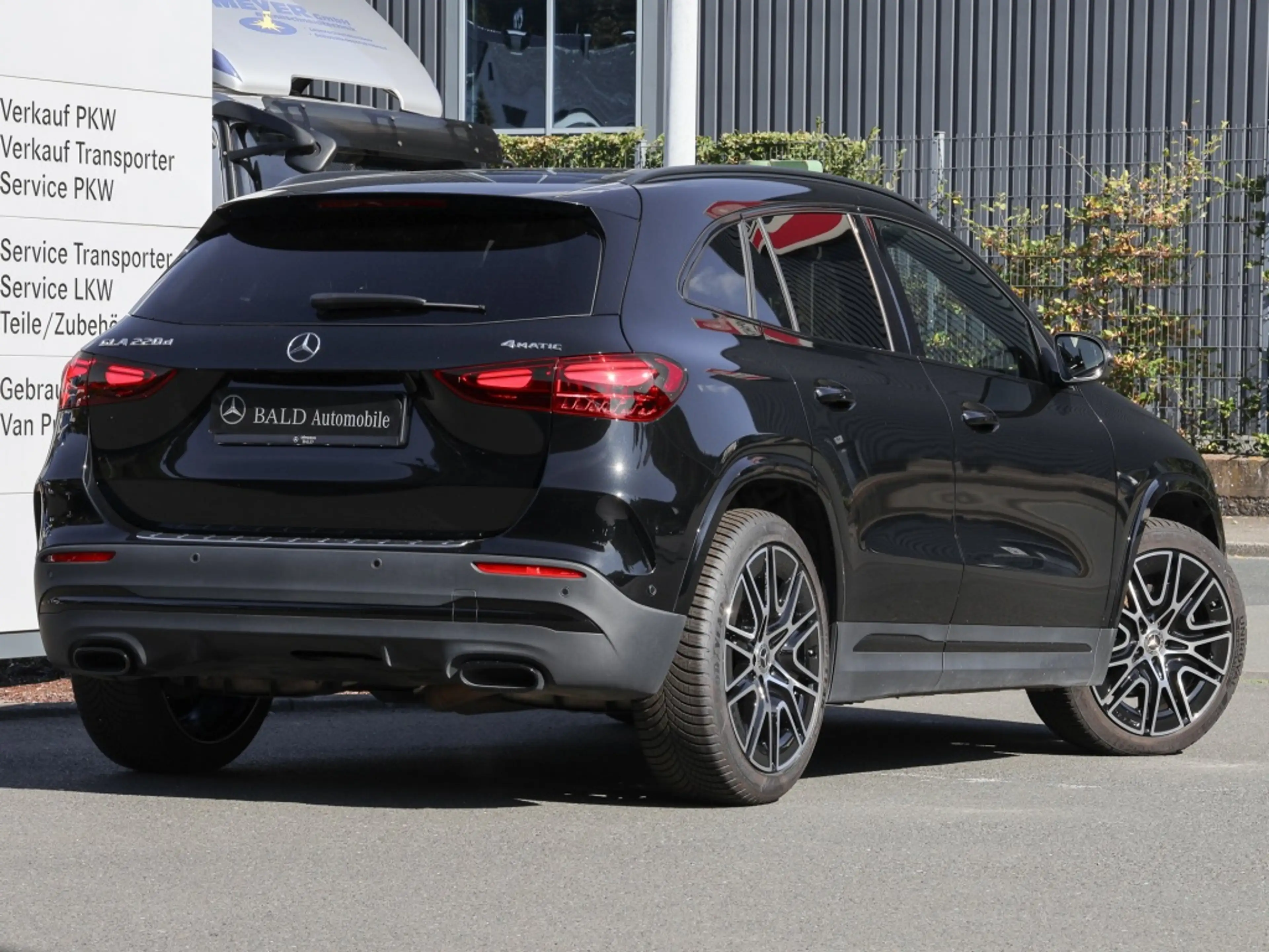Mercedes-Benz GLA 220 d 4M AMG-Sport/Pano/AHK/MLB/Night/Distr — photo 3
