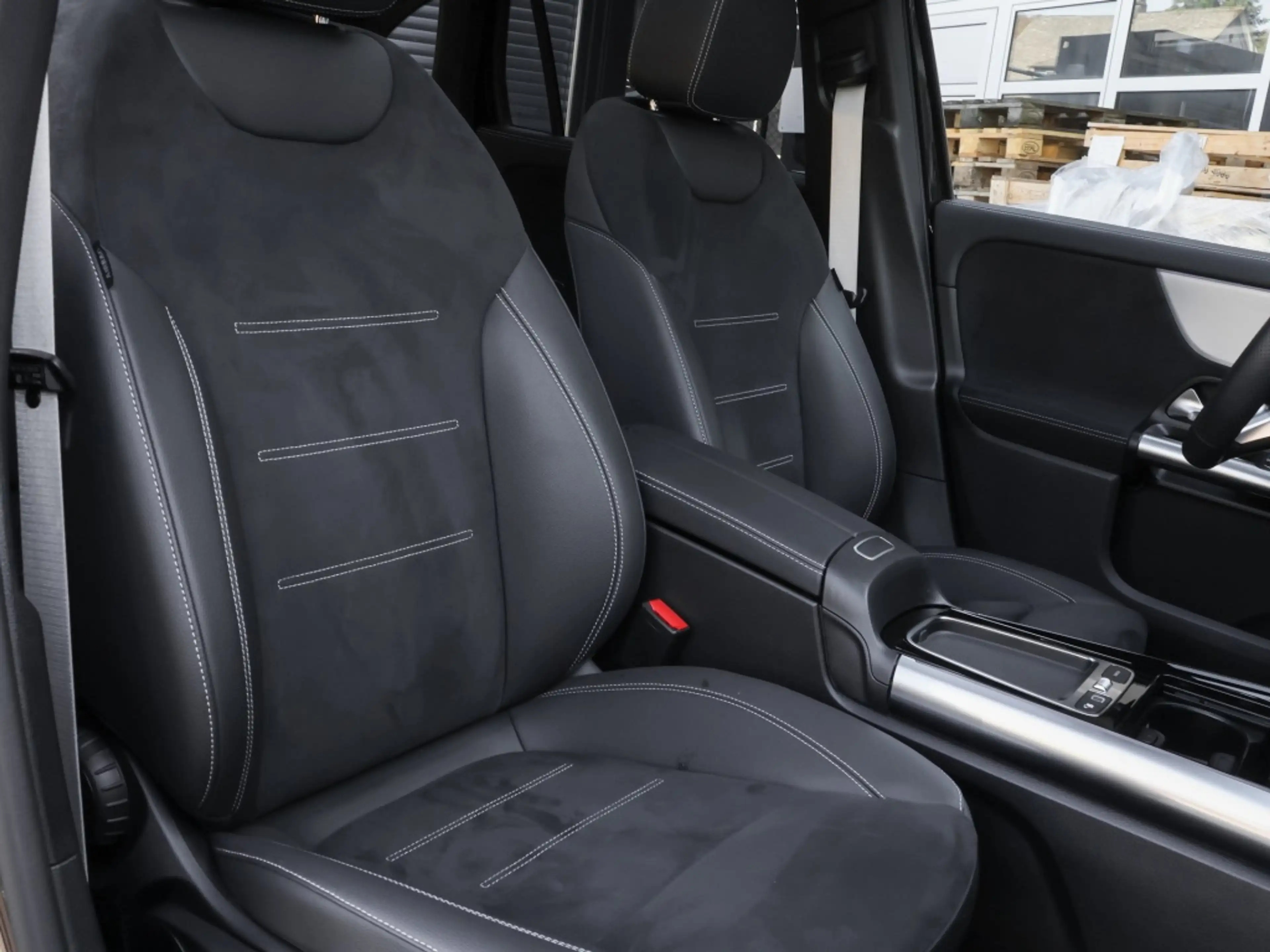 Mercedes-Benz GLA 220 d 4M AMG-Sport/Pano/AHK/MLB/Night/Distr — photo 5