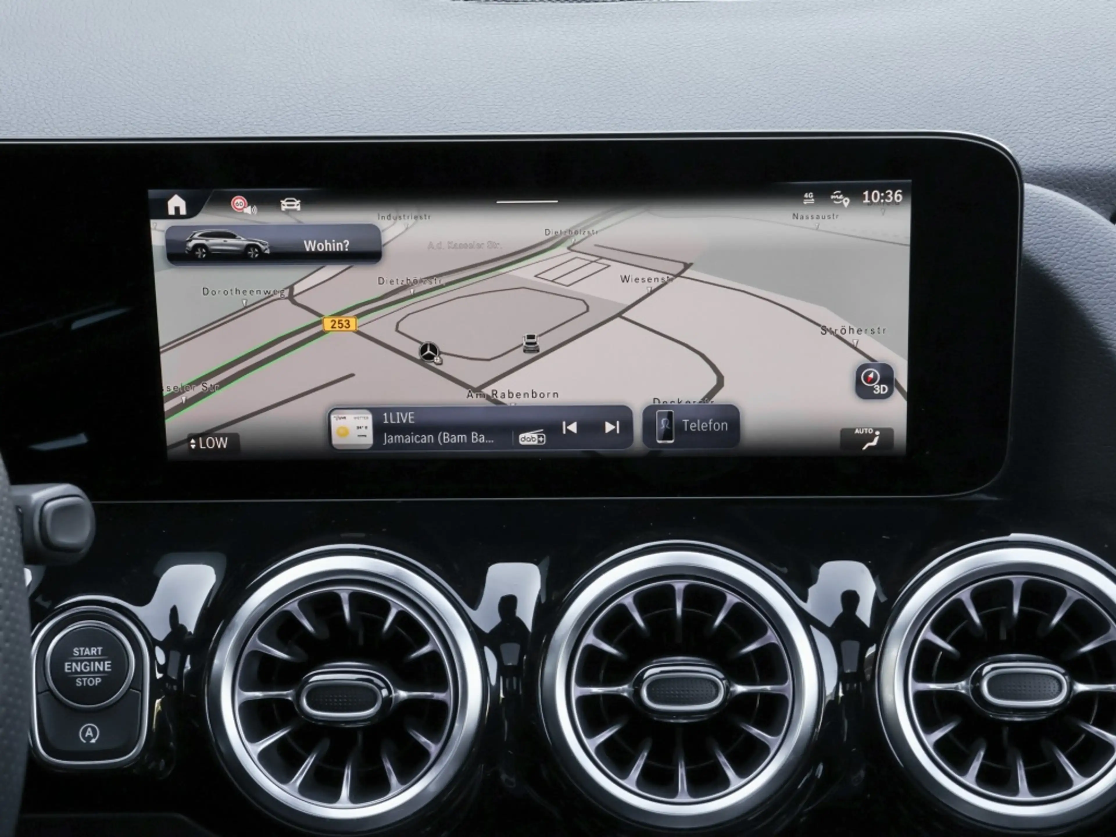 Mercedes-Benz GLA 220 d 4M AMG-Sport/Pano/AHK/MLB/Night/Distr — photo 9