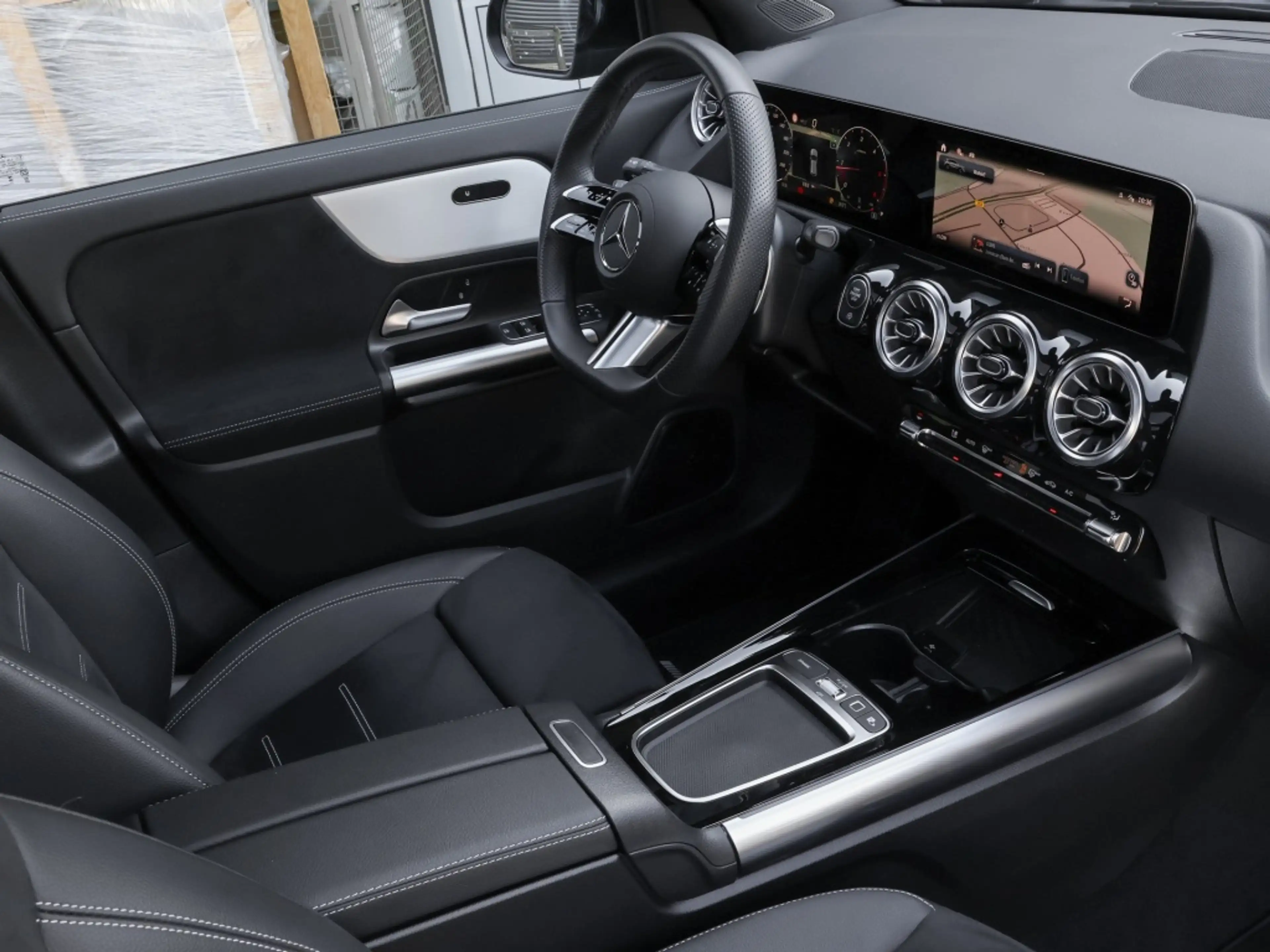 Mercedes-Benz GLA 220 d 4M AMG-Sport/Pano/AHK/MLB/Night/Distr — photo 4