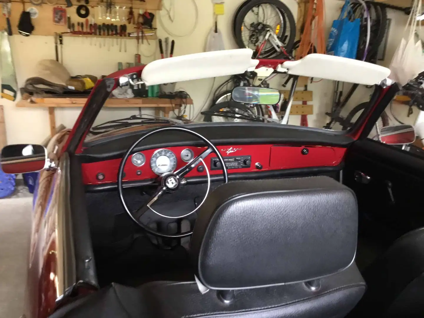 Volkswagen Karmann Ghia Rojo - 2