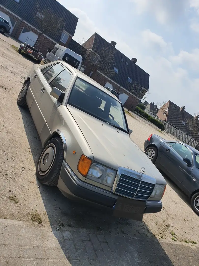 Mercedes-Benz E 250 D - 1