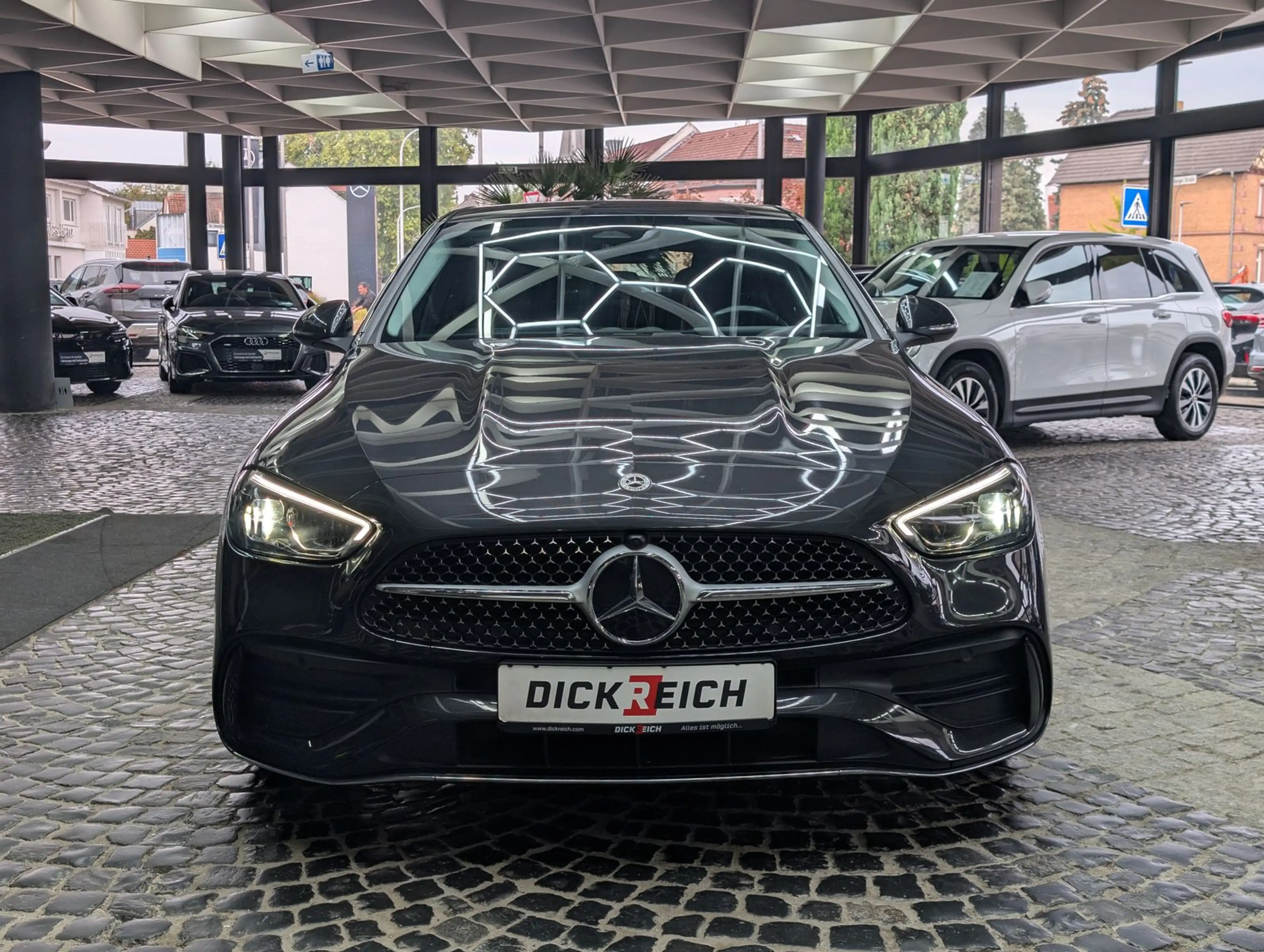 Mercedes-Benz C 220 d AMG BURMESTER*LED*KAM*VIRT*MBUX*AMBI*AHK — photo 3