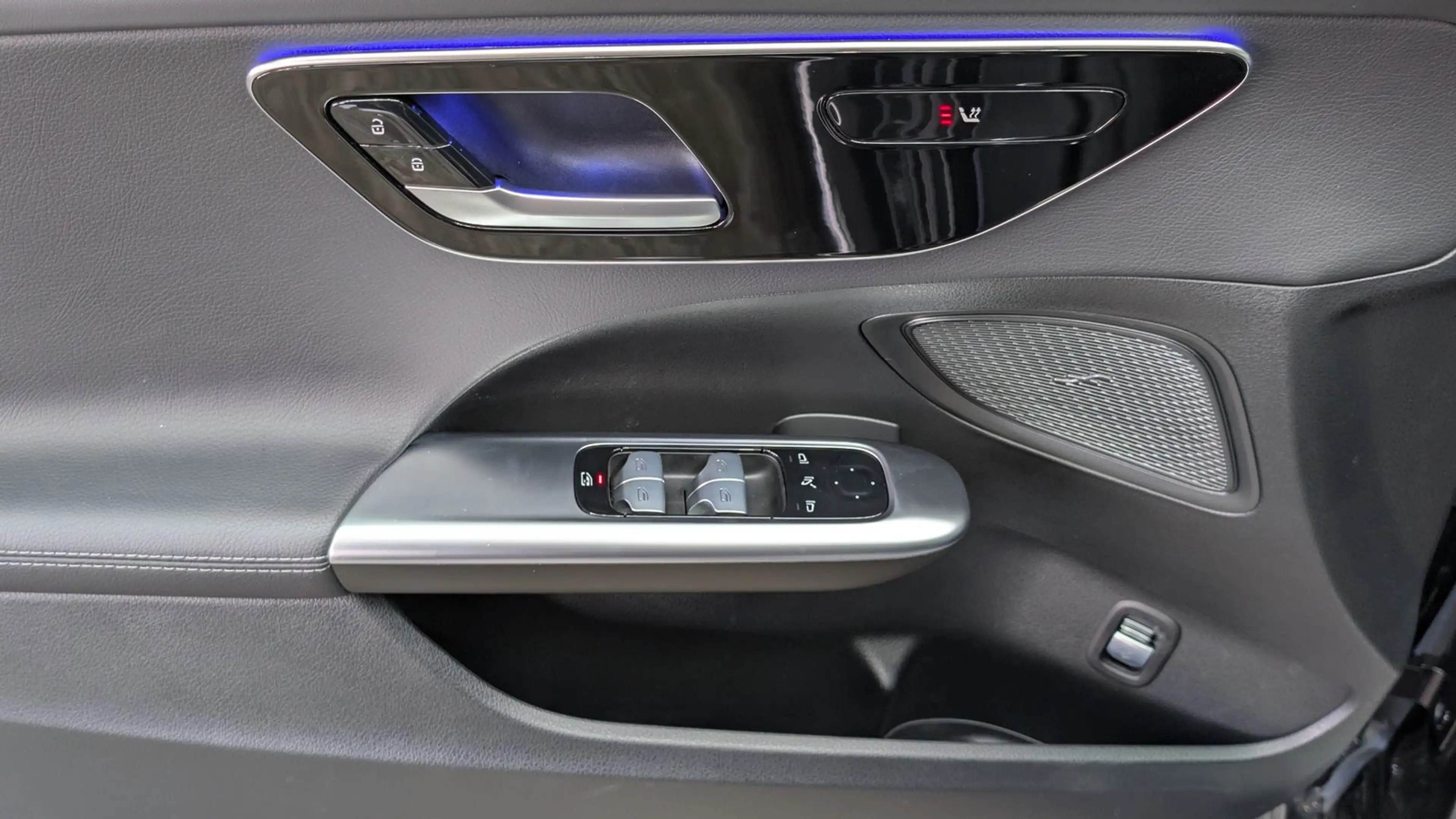 Mercedes-Benz C 220 d AMG BURMESTER*LED*KAM*VIRT*MBUX*AMBI*AHK — photo 12