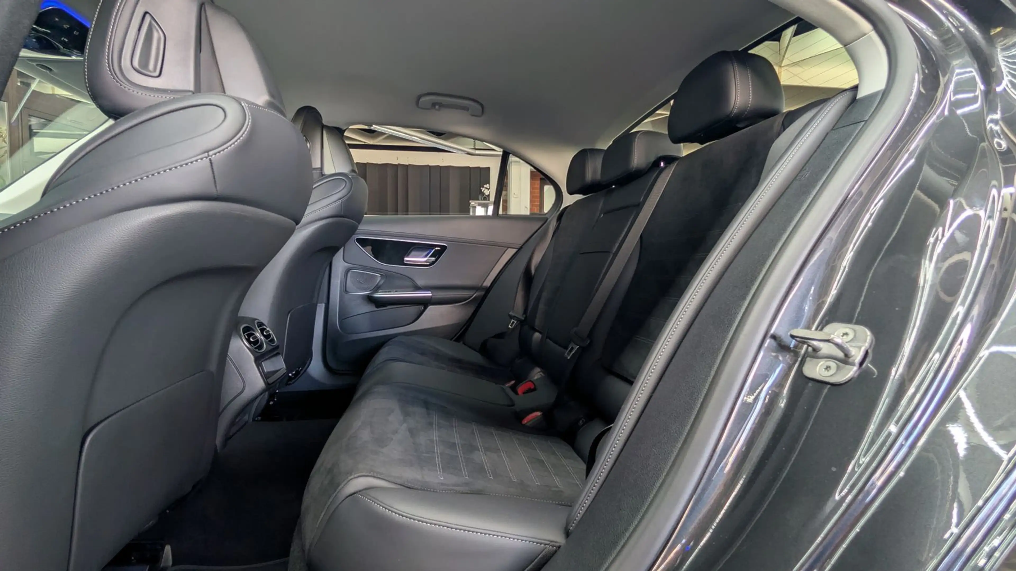 Mercedes-Benz C 220 d AMG BURMESTER*LED*KAM*VIRT*MBUX*AMBI*AHK — photo 15