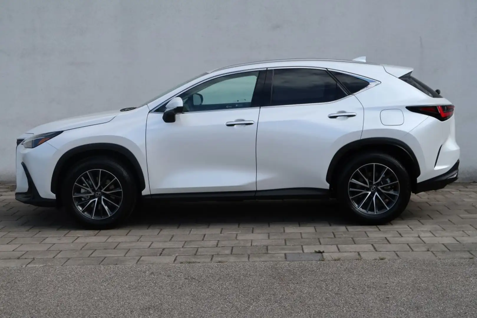 Lexus NX 350h Executive Line + Interieur Paket + Technologie Pak Weiß - 2