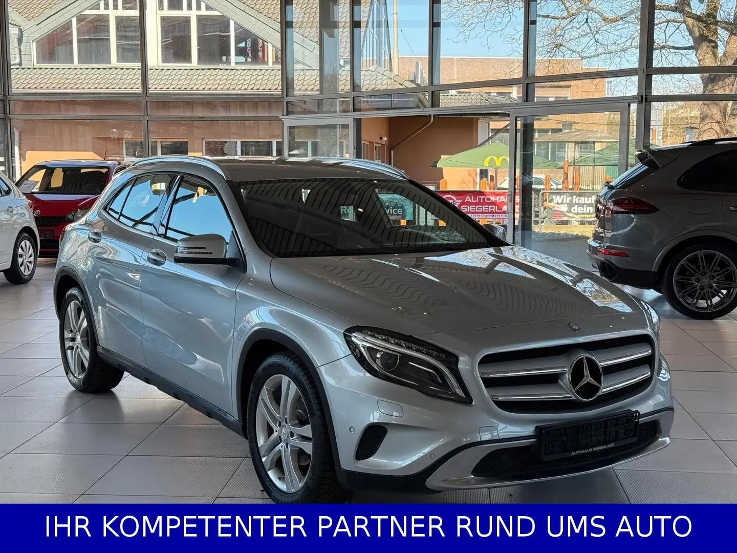 Mercedes-Benz GLA 200 /NAVI/LEDER/KLIMA/SPORTPAKET/NEUWERTIG Silber - 1