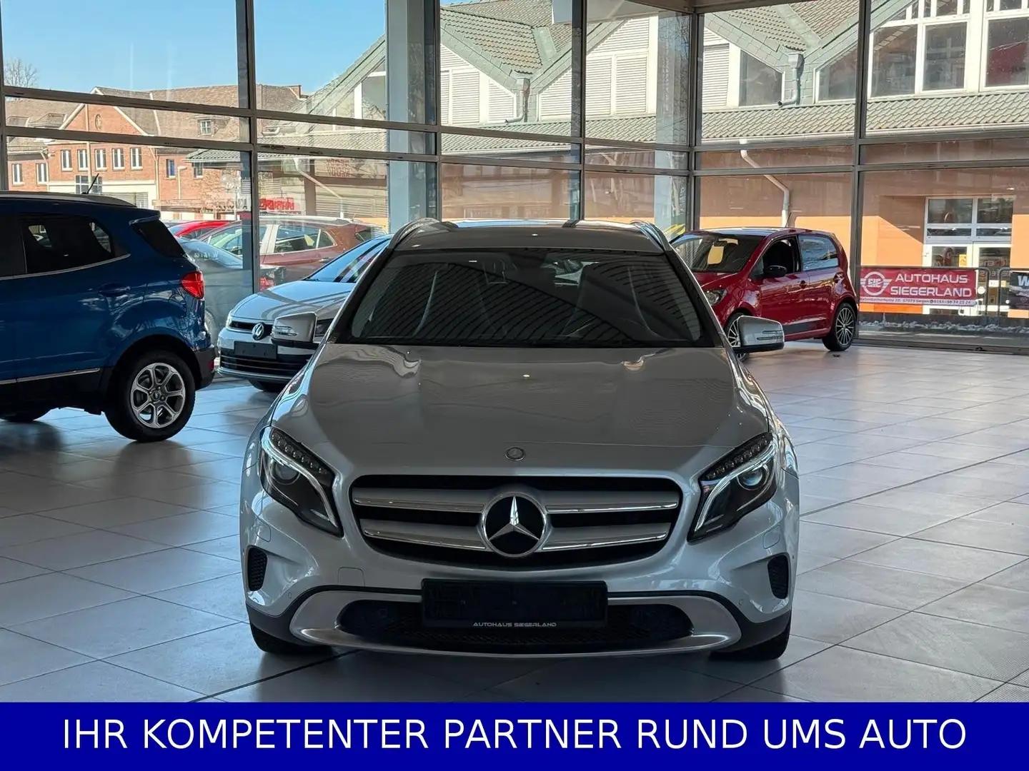 Mercedes-Benz GLA 200 /NAVI/LEDER/KLIMA/SPORTPAKET/NEUWERTIG Silber - 2