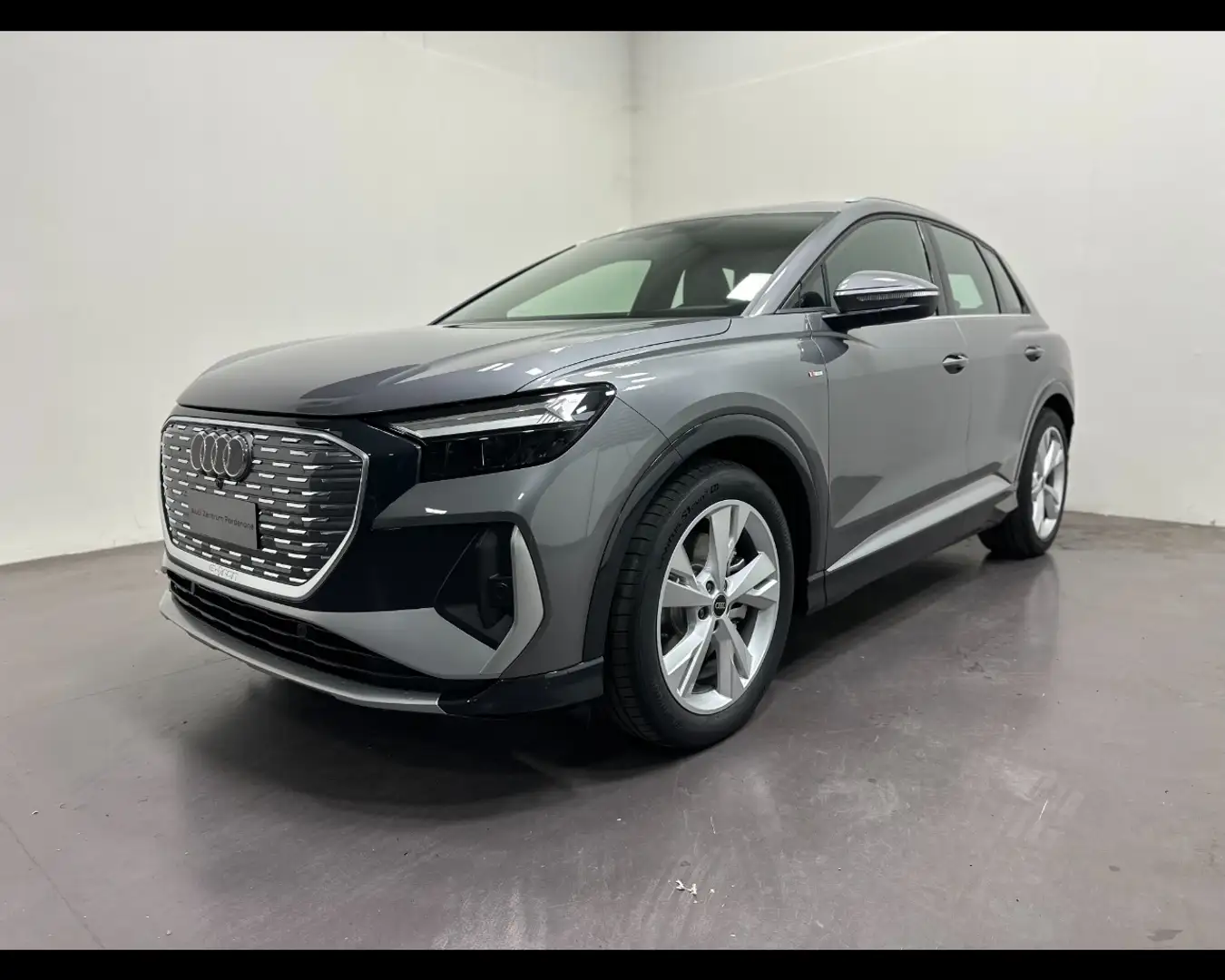 Audi Q4 e-tron 40 E-TRON S-LINE EDITION - RENT TO BUY Grau - 1