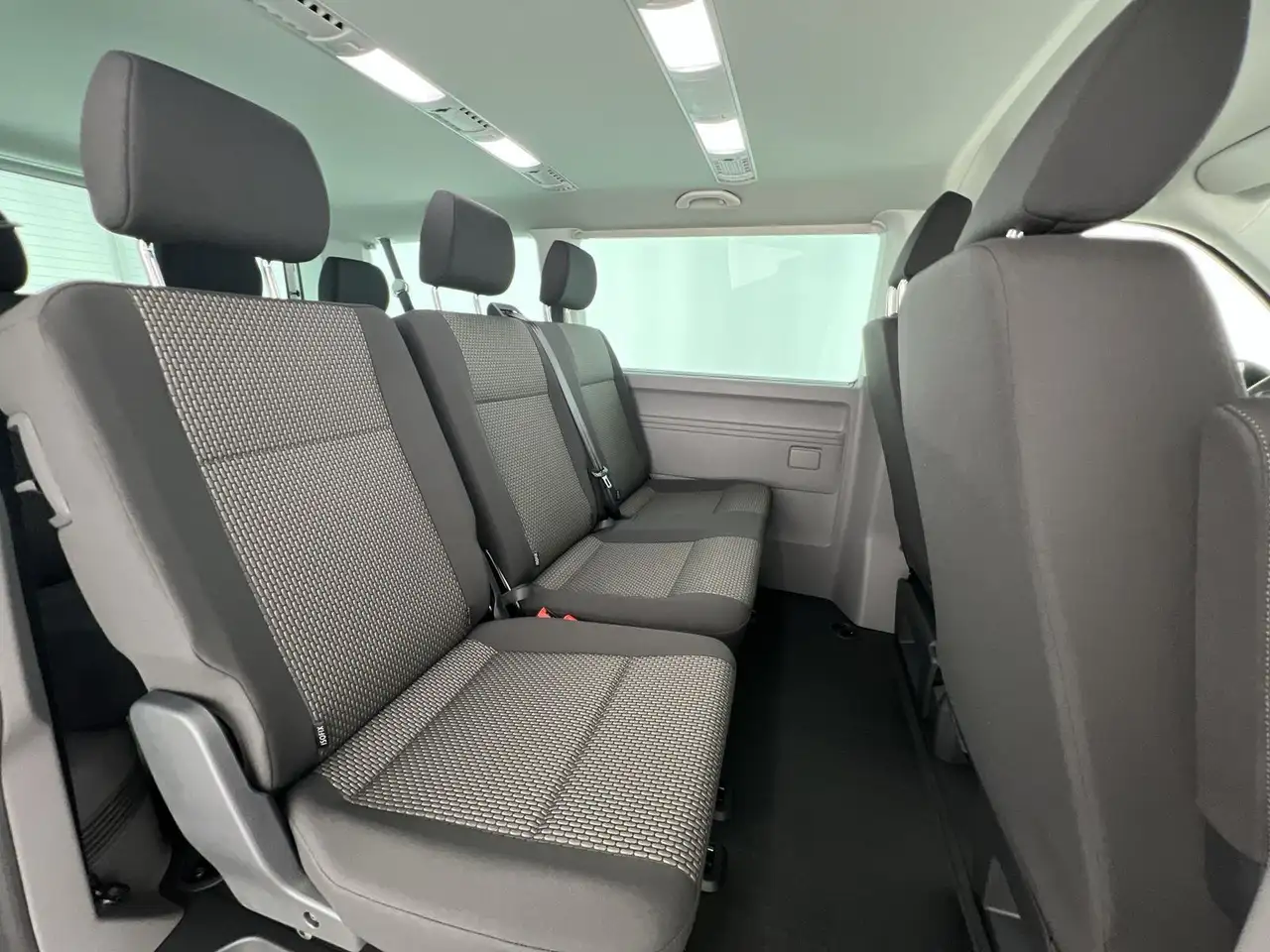 Volkswagen T6.1 Transporter 2.0 TDI *KLIMA*AHK*BT*uvm 8