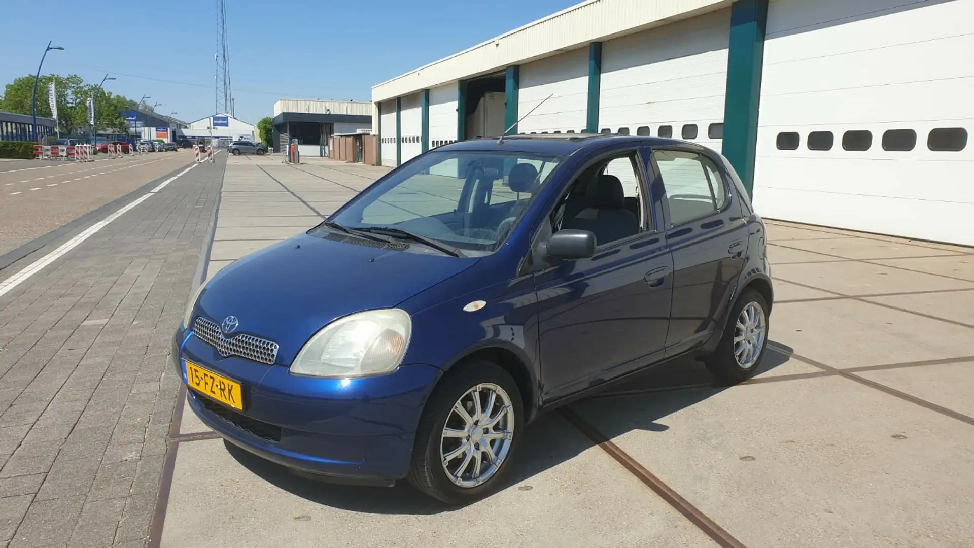 Toyota Yaris 1.0-16V VVT-i Terra 5deurs zuinige auto 174dkm NAP Blauw - 2