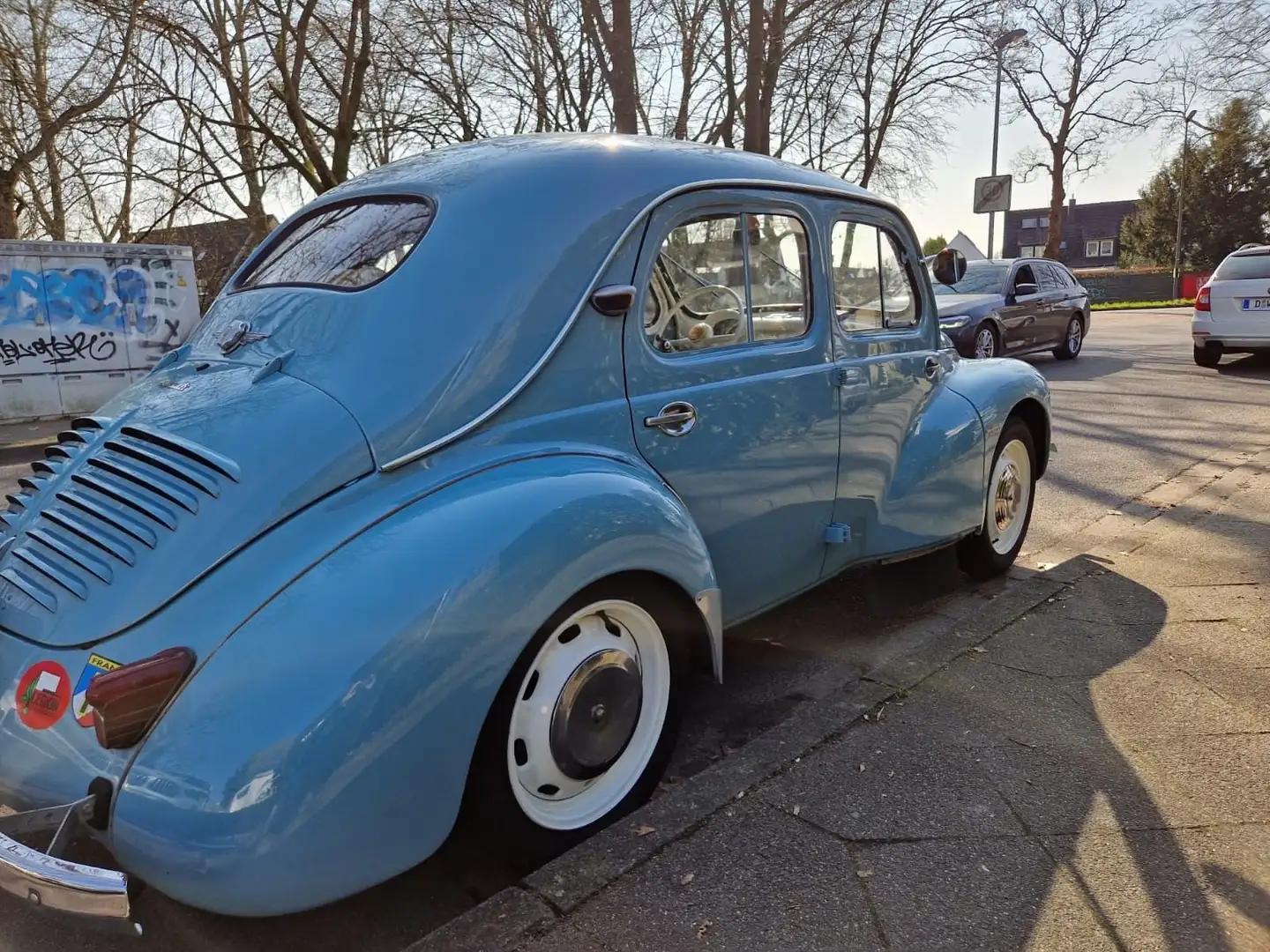 Renault 4 CV Oldtimer  Tüv neu / erst 78 TKM / TOP Schwarz - 2