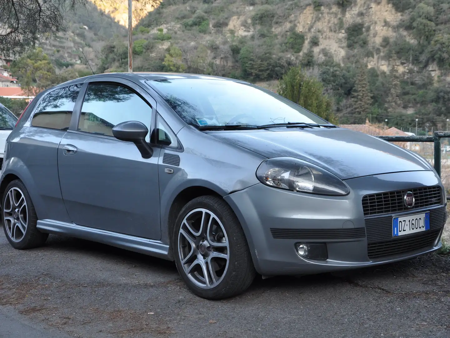 Fiat Grande Punto Grande Punto III 2005 3p 1.4 tjt Sport 120cv FL Grigio - 2
