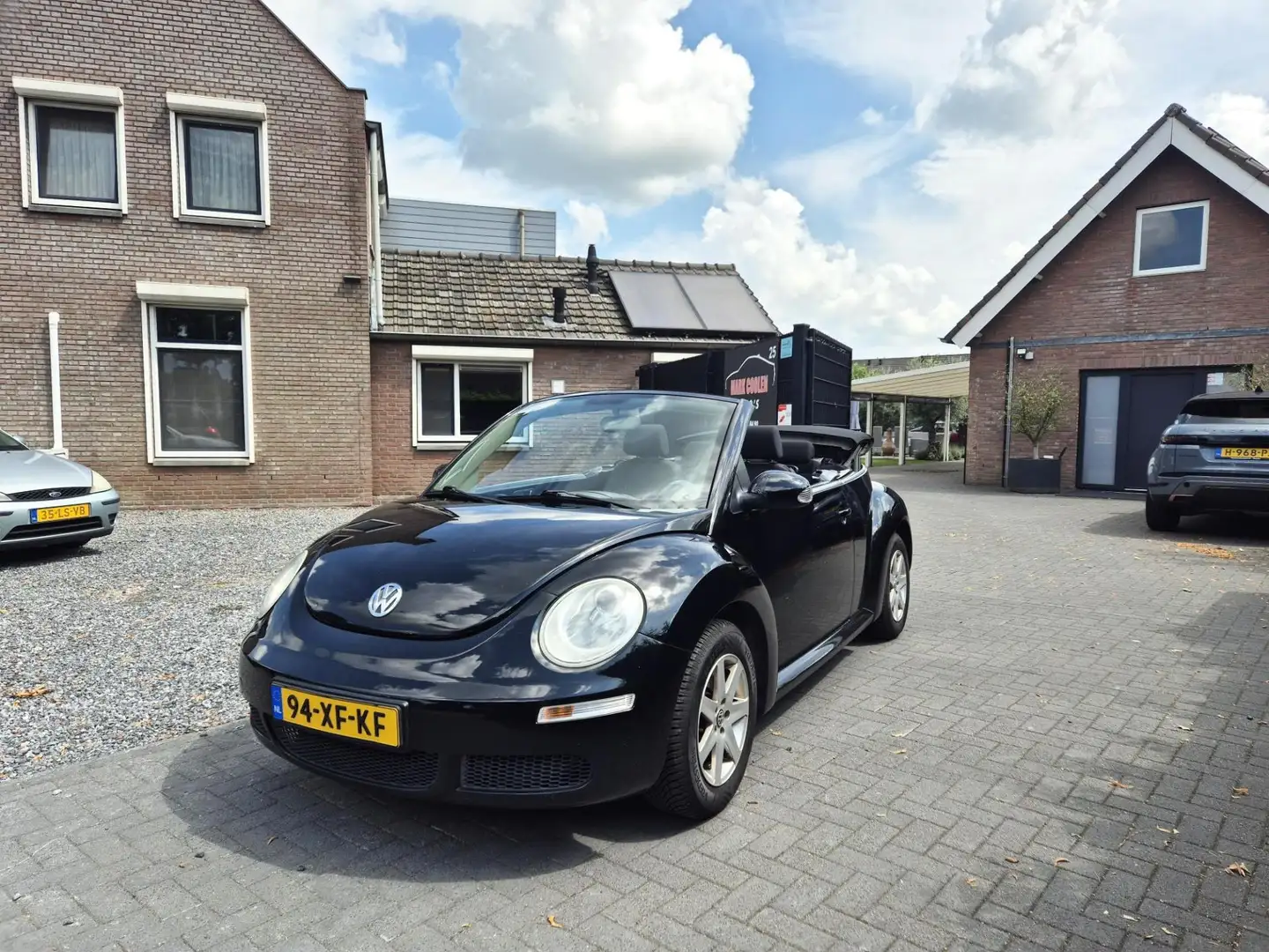 Volkswagen New Beetle Cabriolet 1.4-16V Trendline Cabrio Zwart - 2