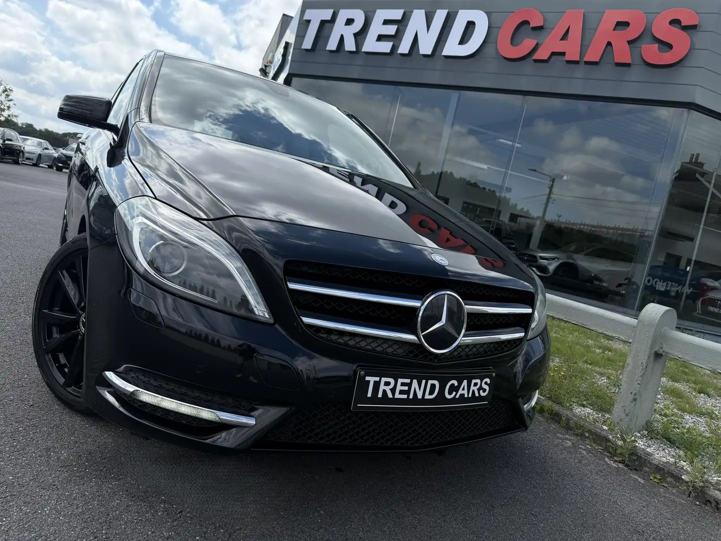 Mercedes-Benz B 180 1.5 dCi MONOSPACE CUIR CAM BI-XENON BLUETOOTH GA1 Zwart - 1