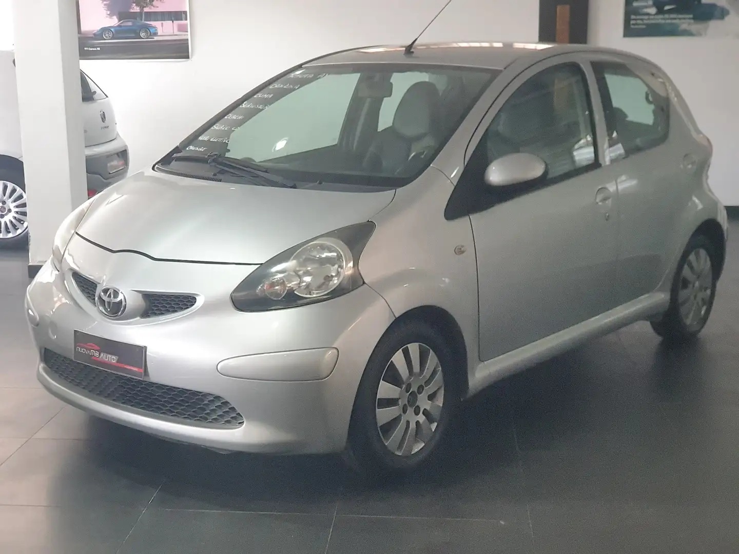Toyota Aygo 5p 1.0 Sol Gris - 1