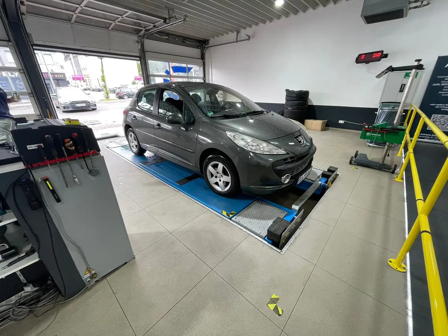 Peugeot 207 1.4 Sport "nur 129.000 km" Service & TÜV NEU! Grigio - 1