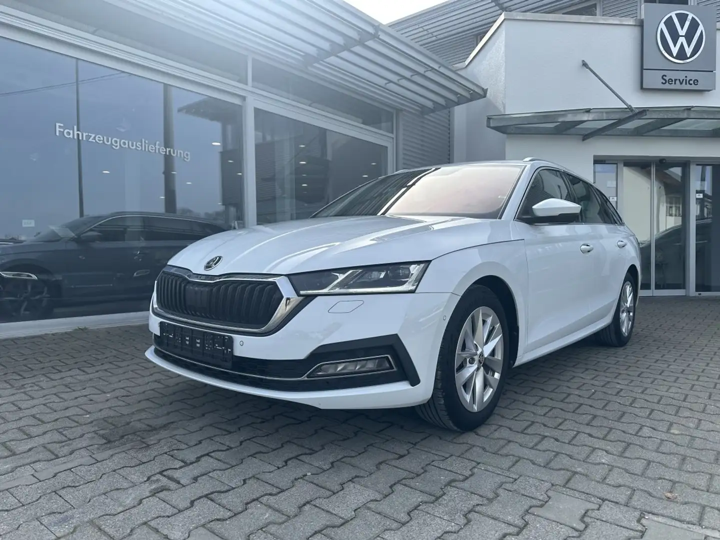 Skoda Octavia Combi 1.5G-TEC DSG FIRST EDITION*VC*LED Weiß - 1