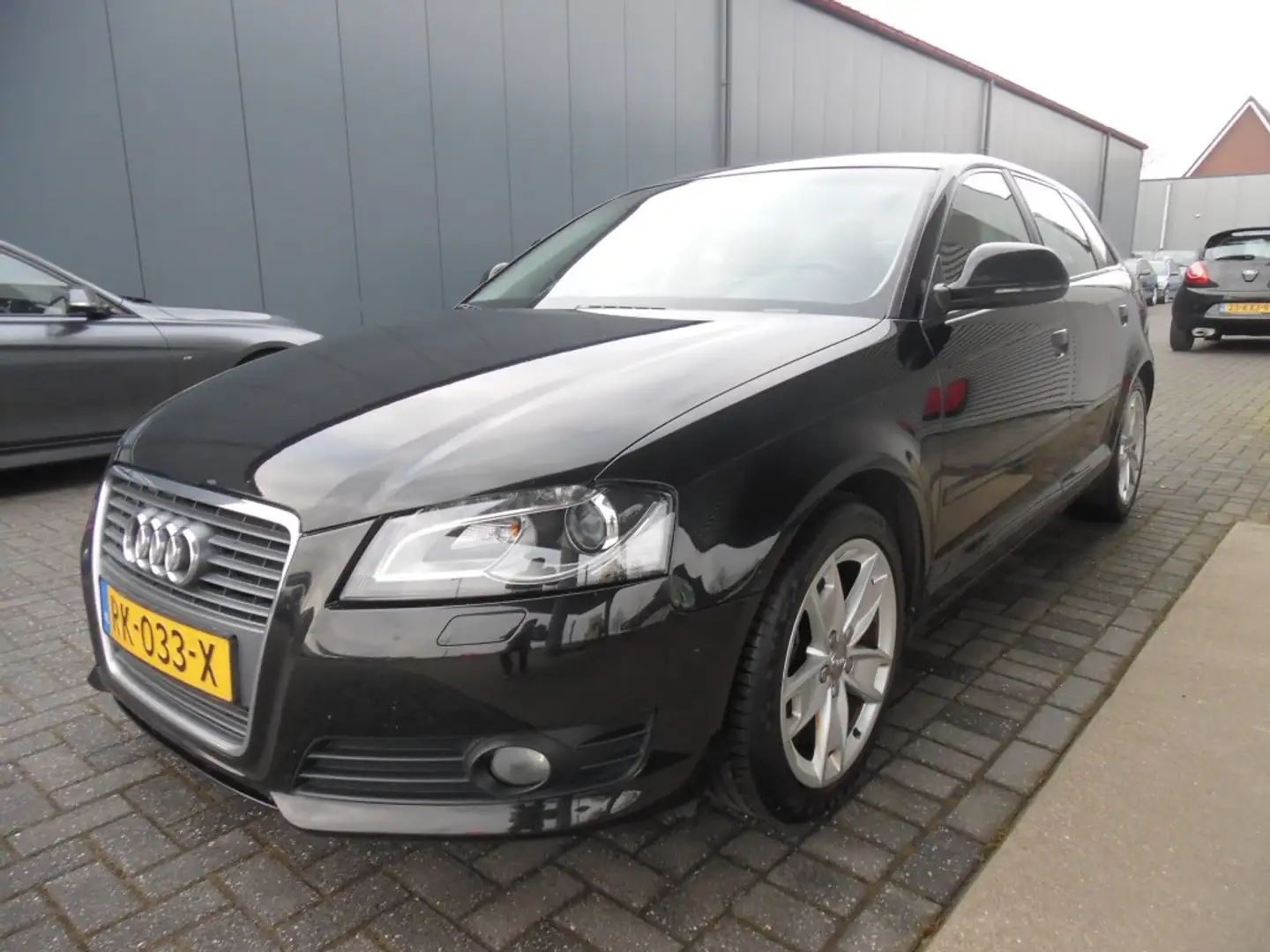 Audi A3 1.8 TFSI S-EDITION Zwart - 1