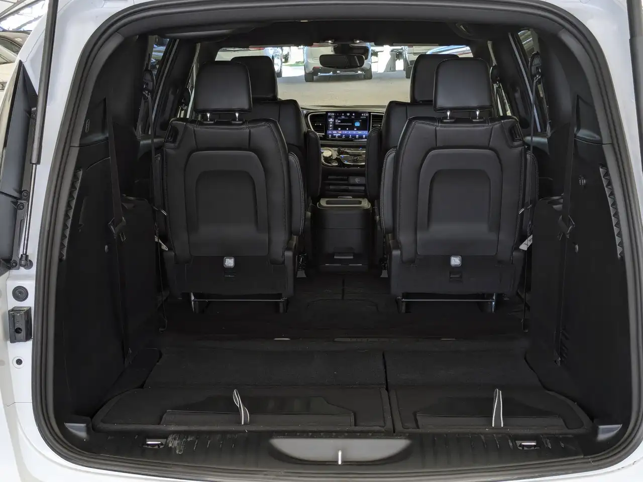 Chrysler Pacifica снимка Chrysler Pacifica