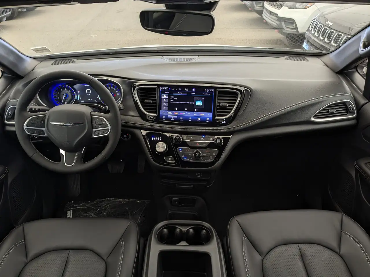 Chrysler Pacifica снимка Chrysler Pacifica