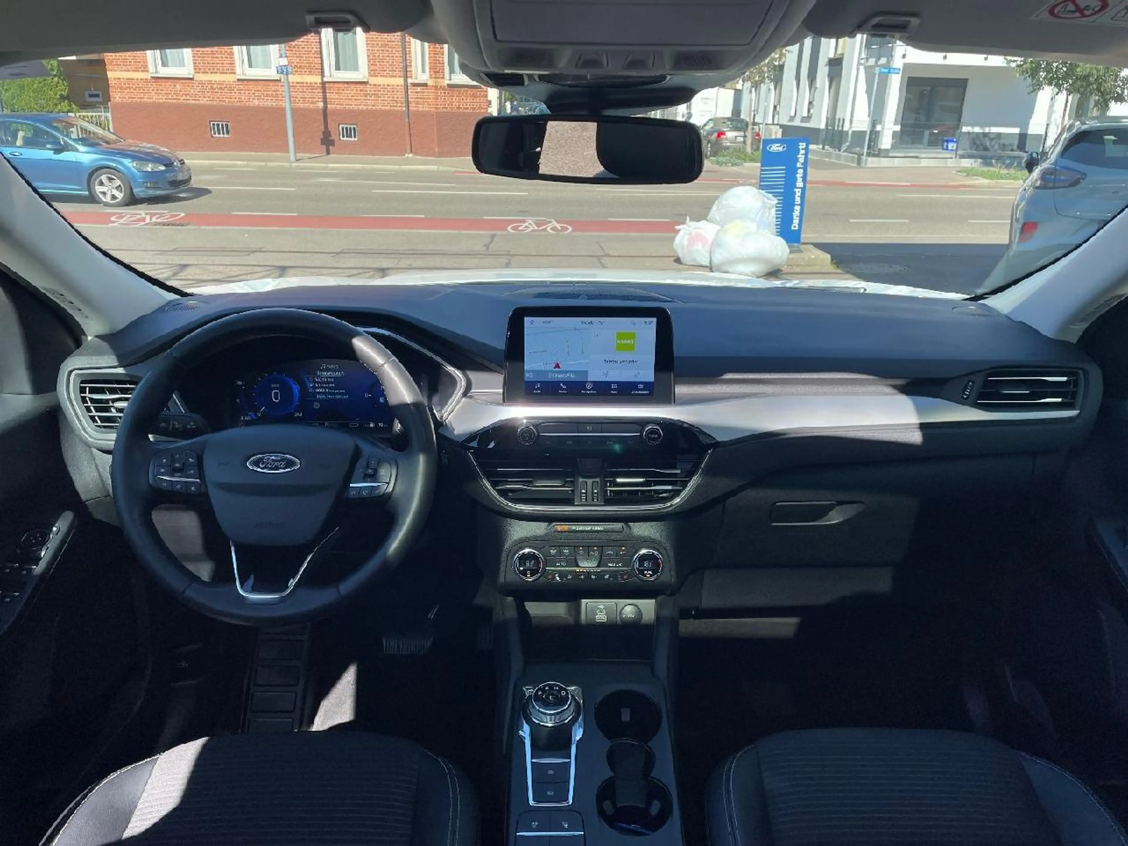 Ford Kuga Plug-In Hybrid Titanium X — photo 12