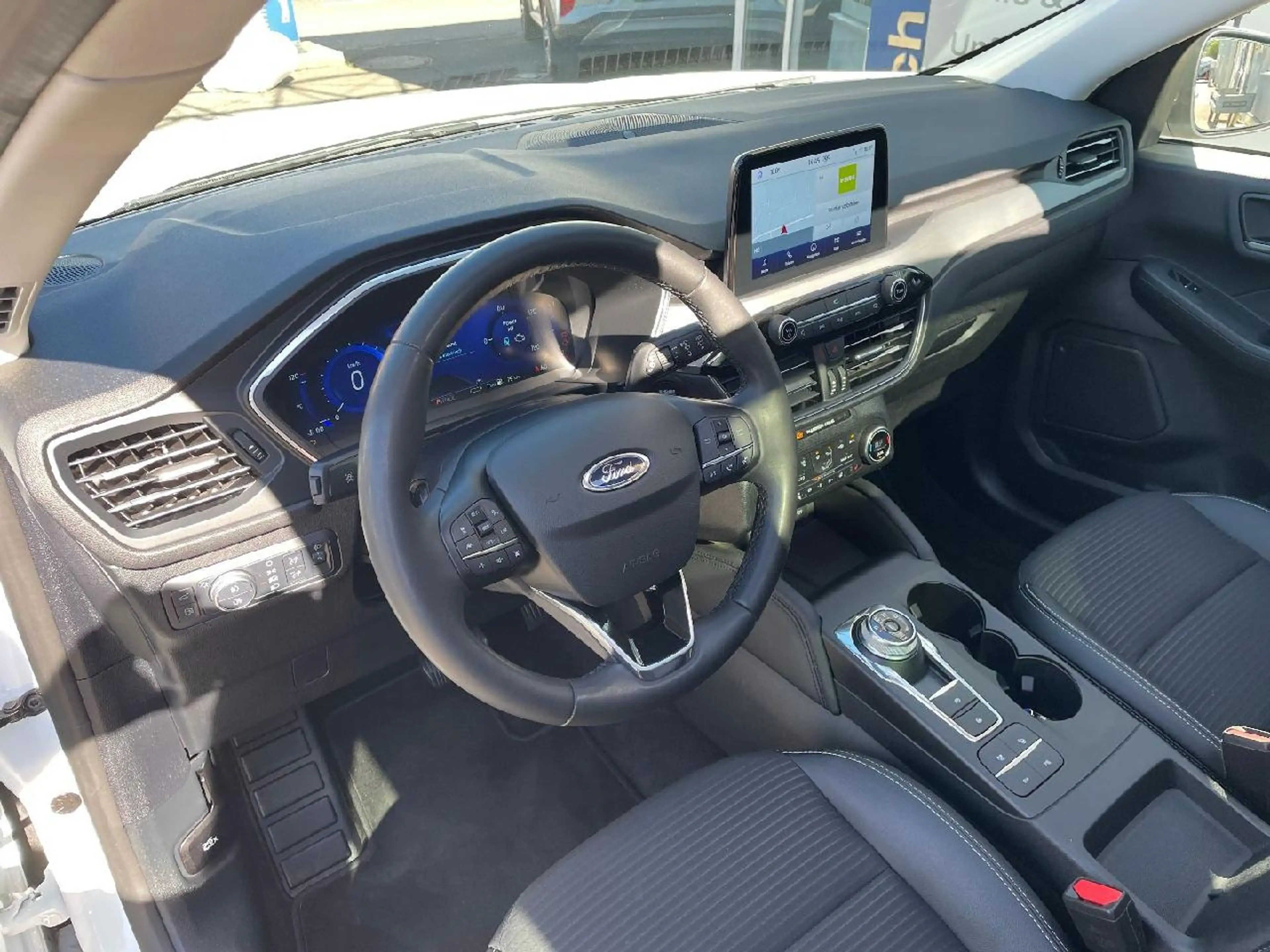 Ford Kuga Plug-In Hybrid Titanium X — photo 9