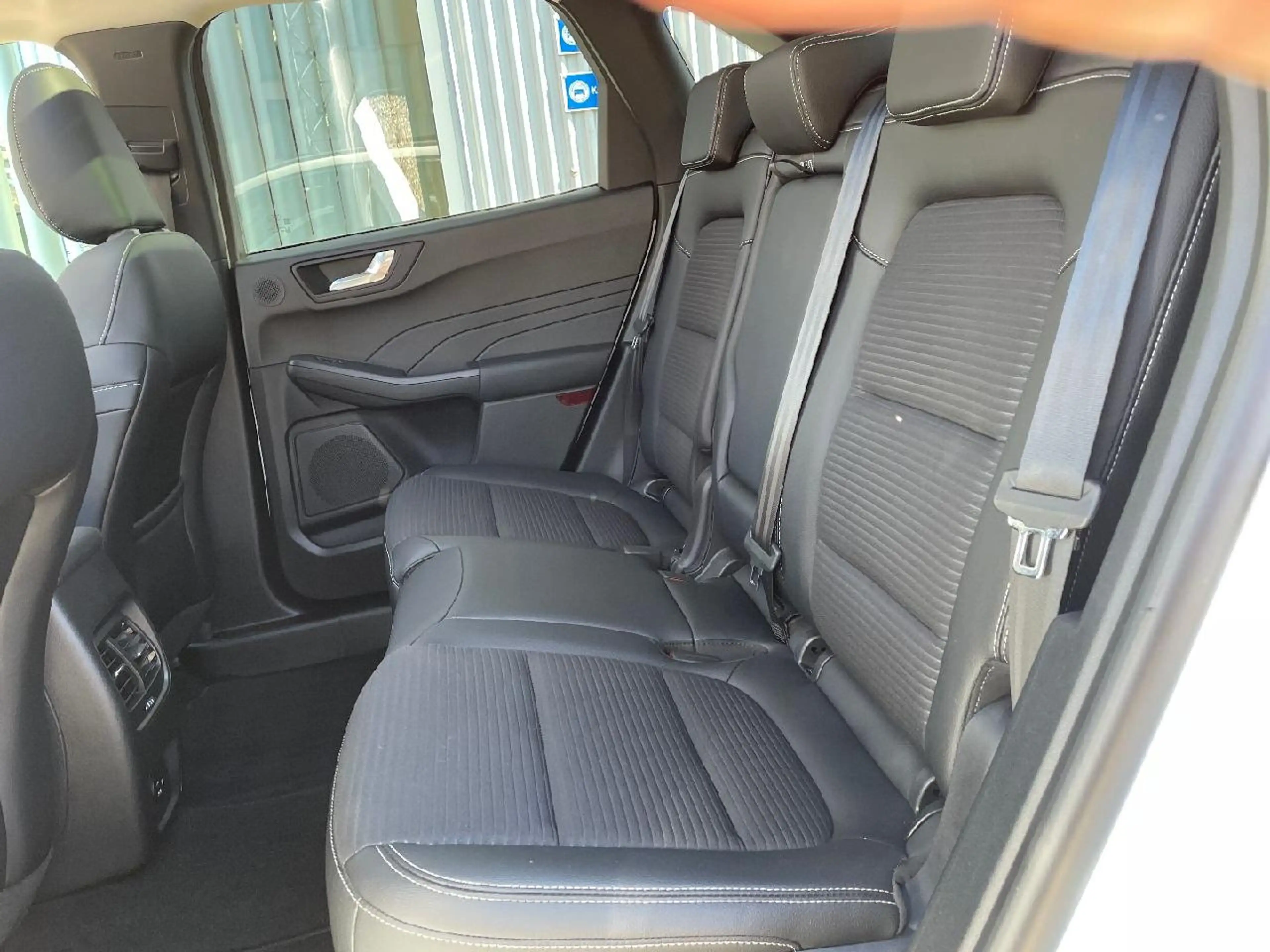 Ford Kuga Plug-In Hybrid Titanium X — photo 11