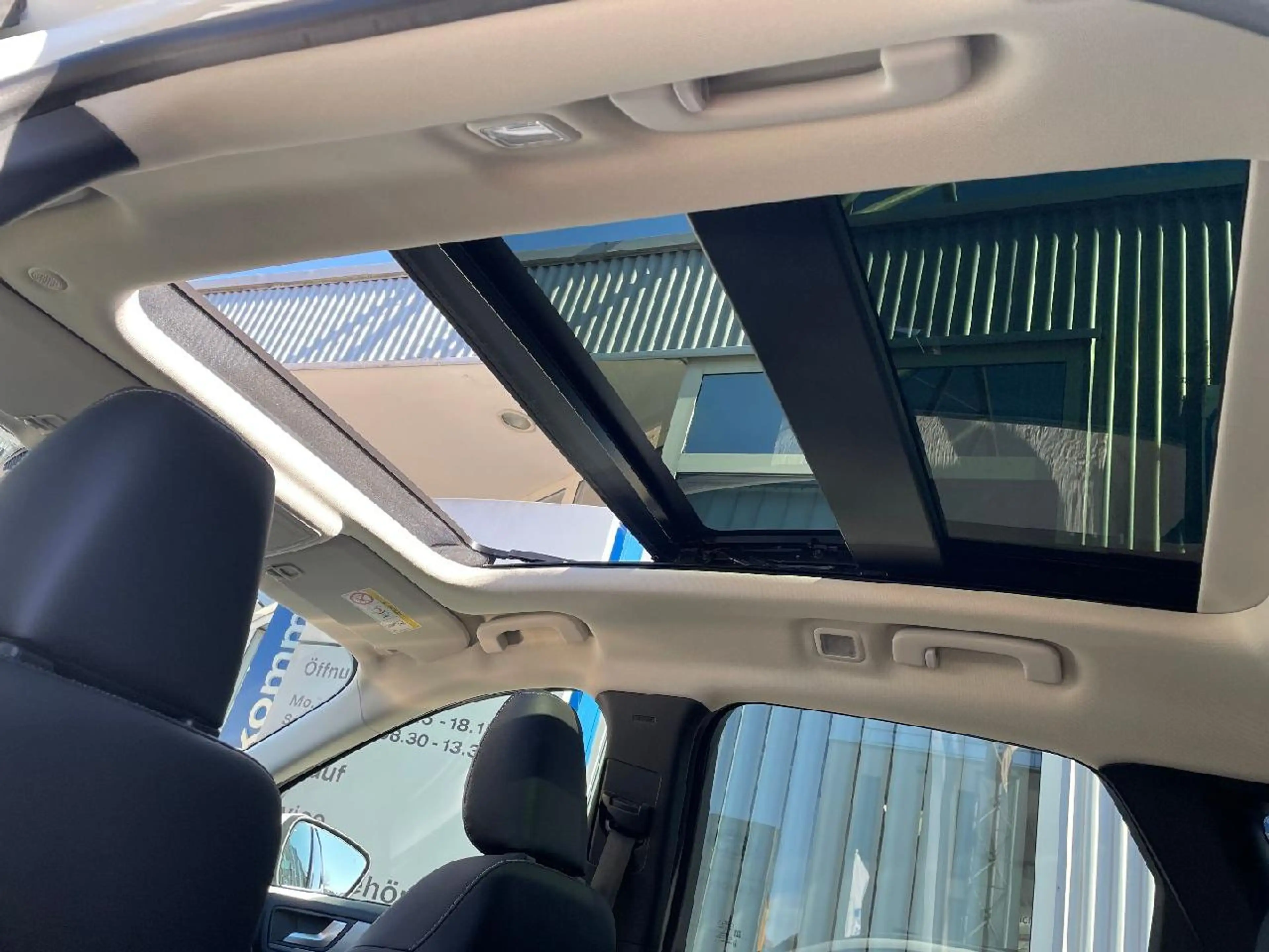 Ford Kuga Plug-In Hybrid Titanium X — photo 15