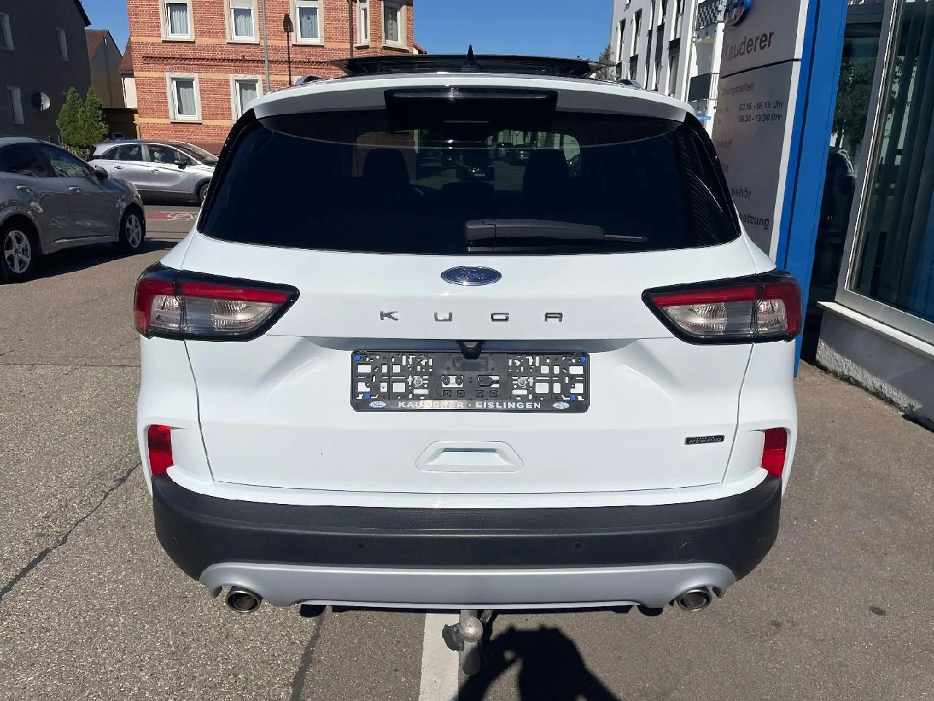Ford Kuga Plug-In Hybrid Titanium X — photo 4