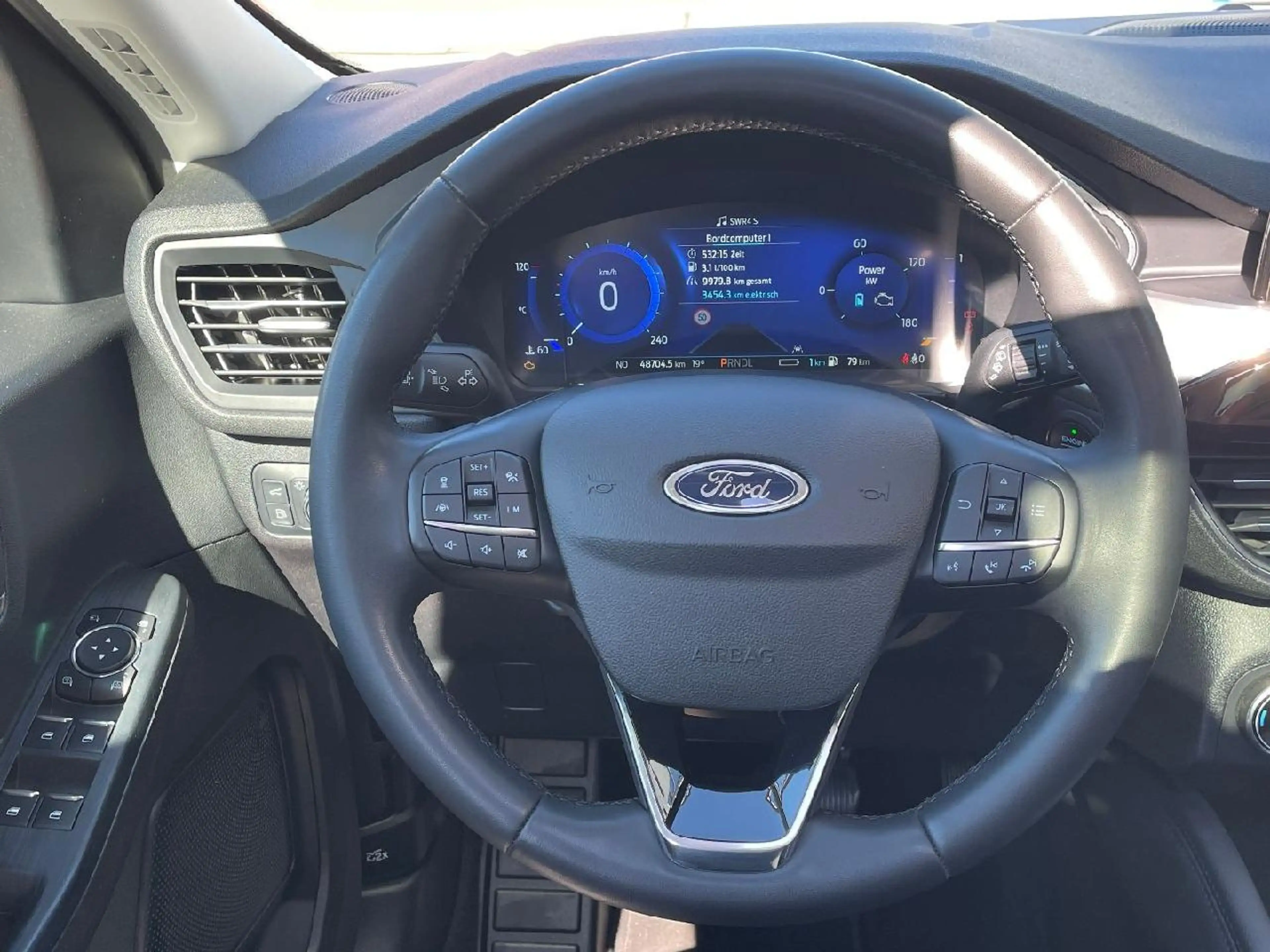 Ford Kuga Plug-In Hybrid Titanium X — photo 14