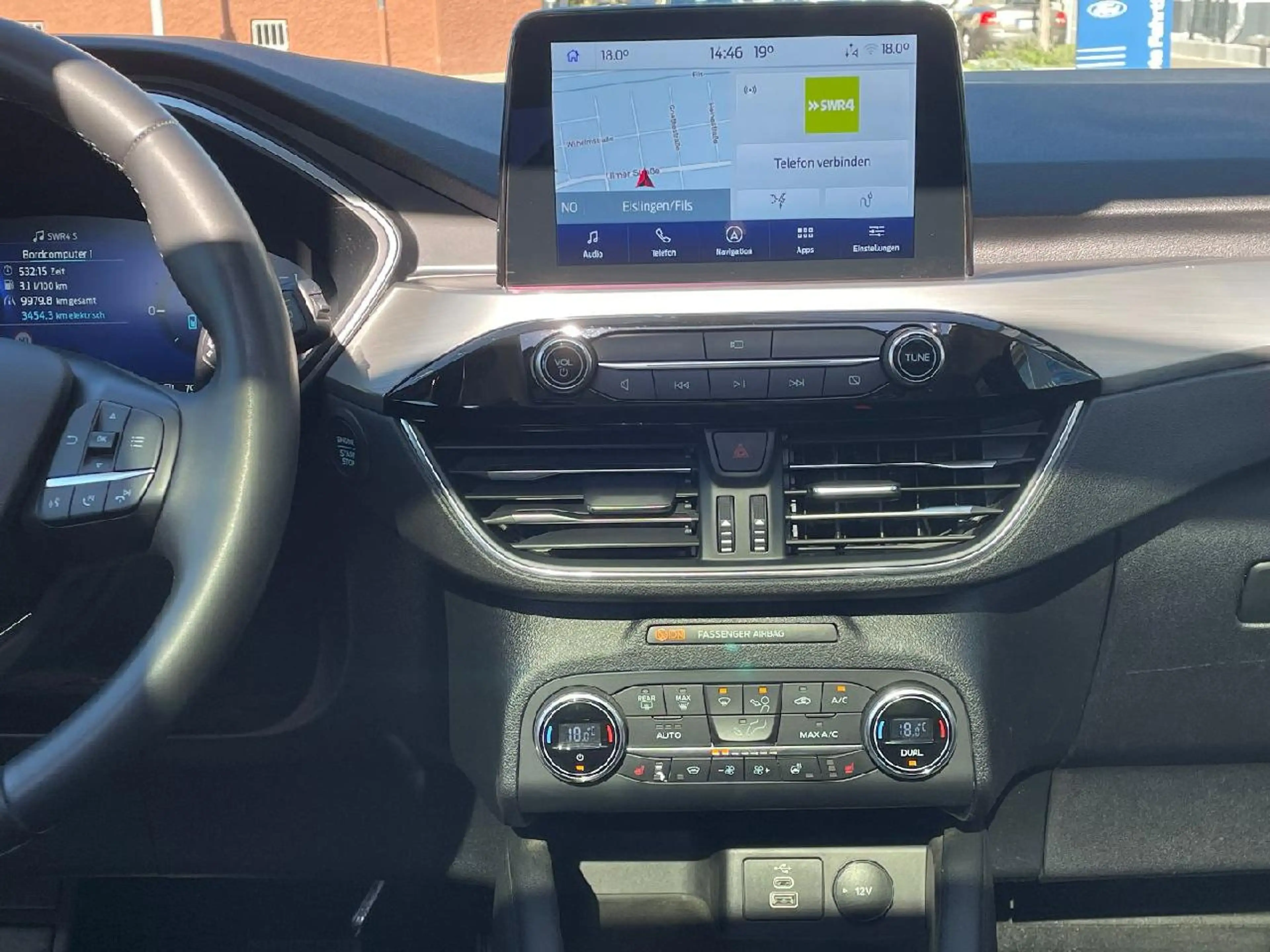 Ford Kuga Plug-In Hybrid Titanium X — photo 13