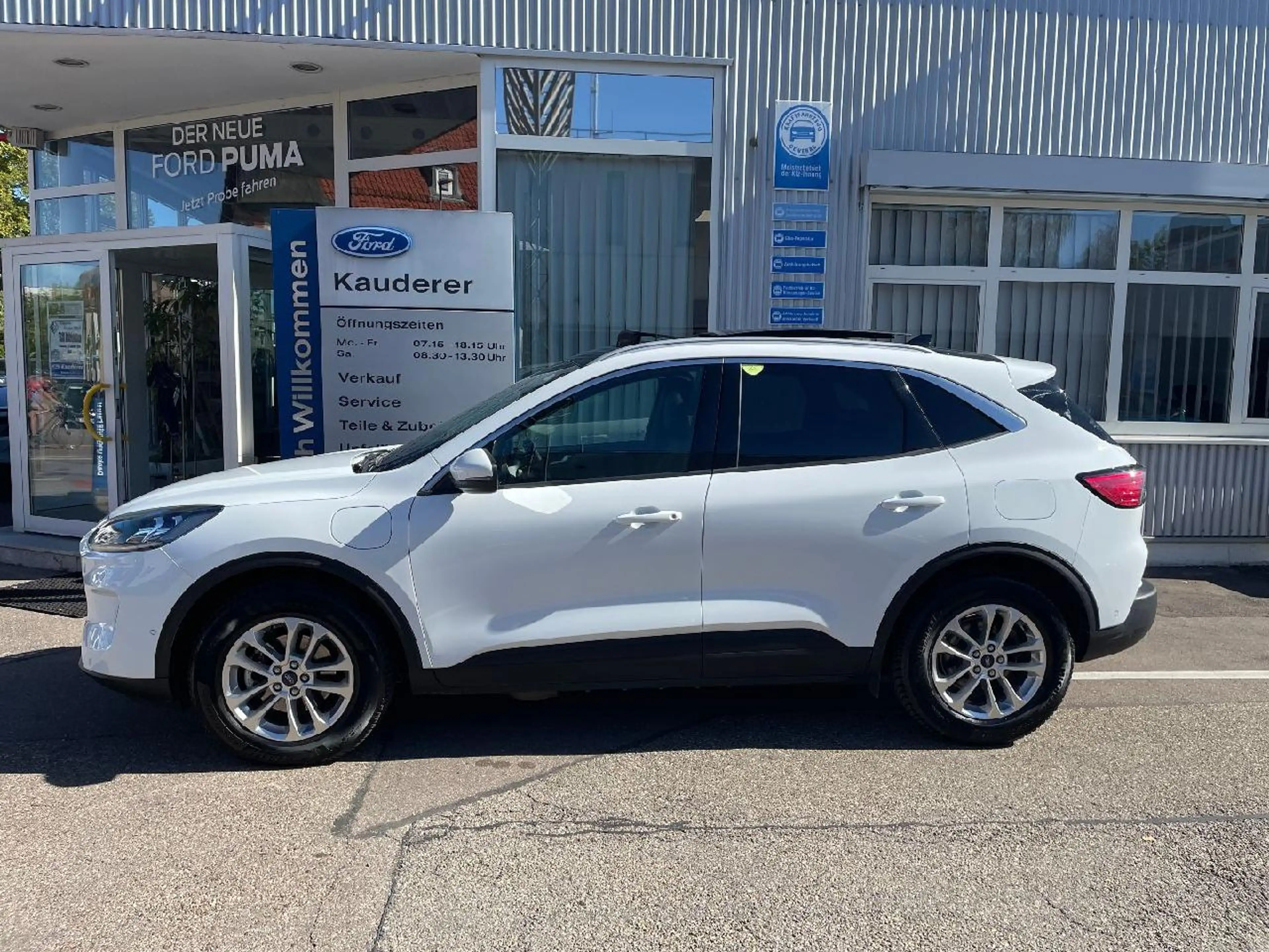 Ford Kuga Plug-In Hybrid Titanium X — photo 2