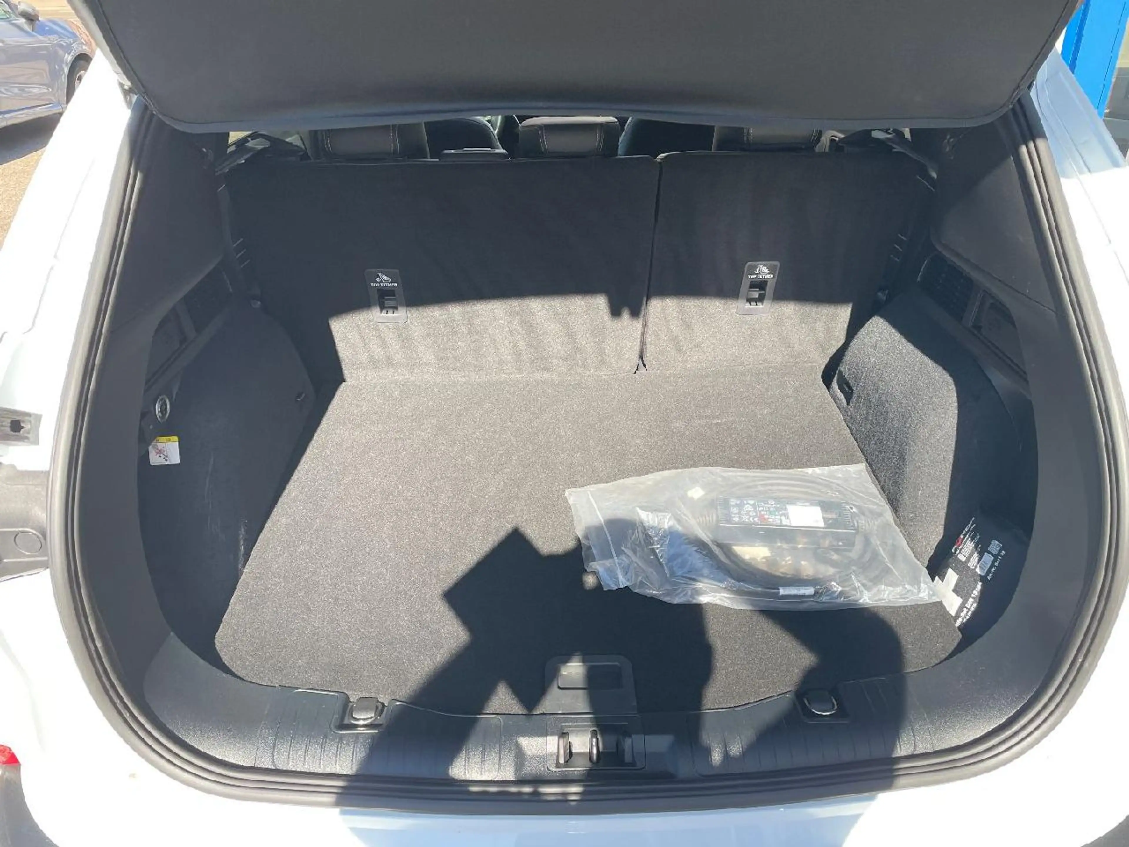 Ford Kuga Plug-In Hybrid Titanium X — photo 6