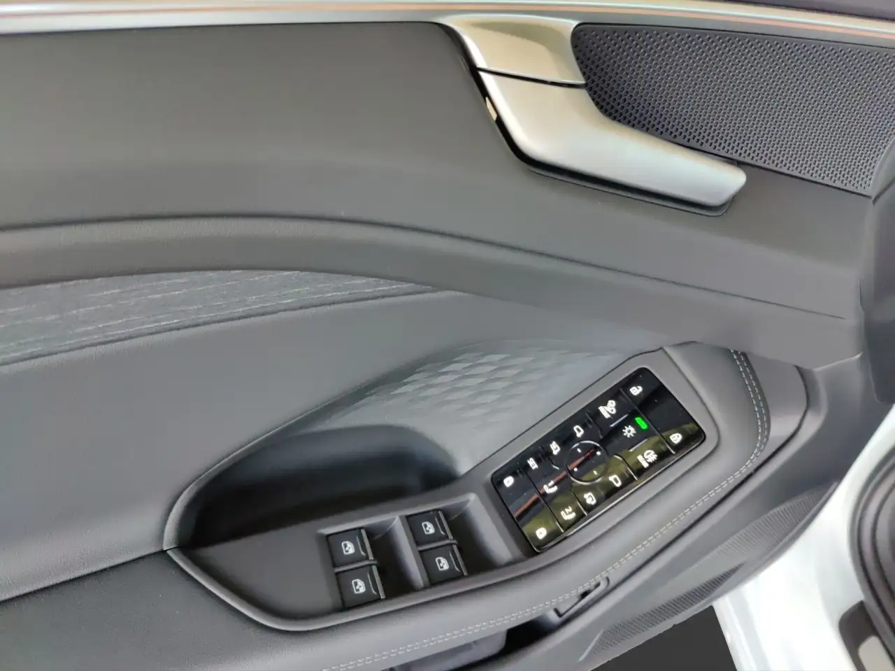 Audi A6 TDI QUATTRO+TECHPLUS+MATRIX+SPORTSITZ+ 3